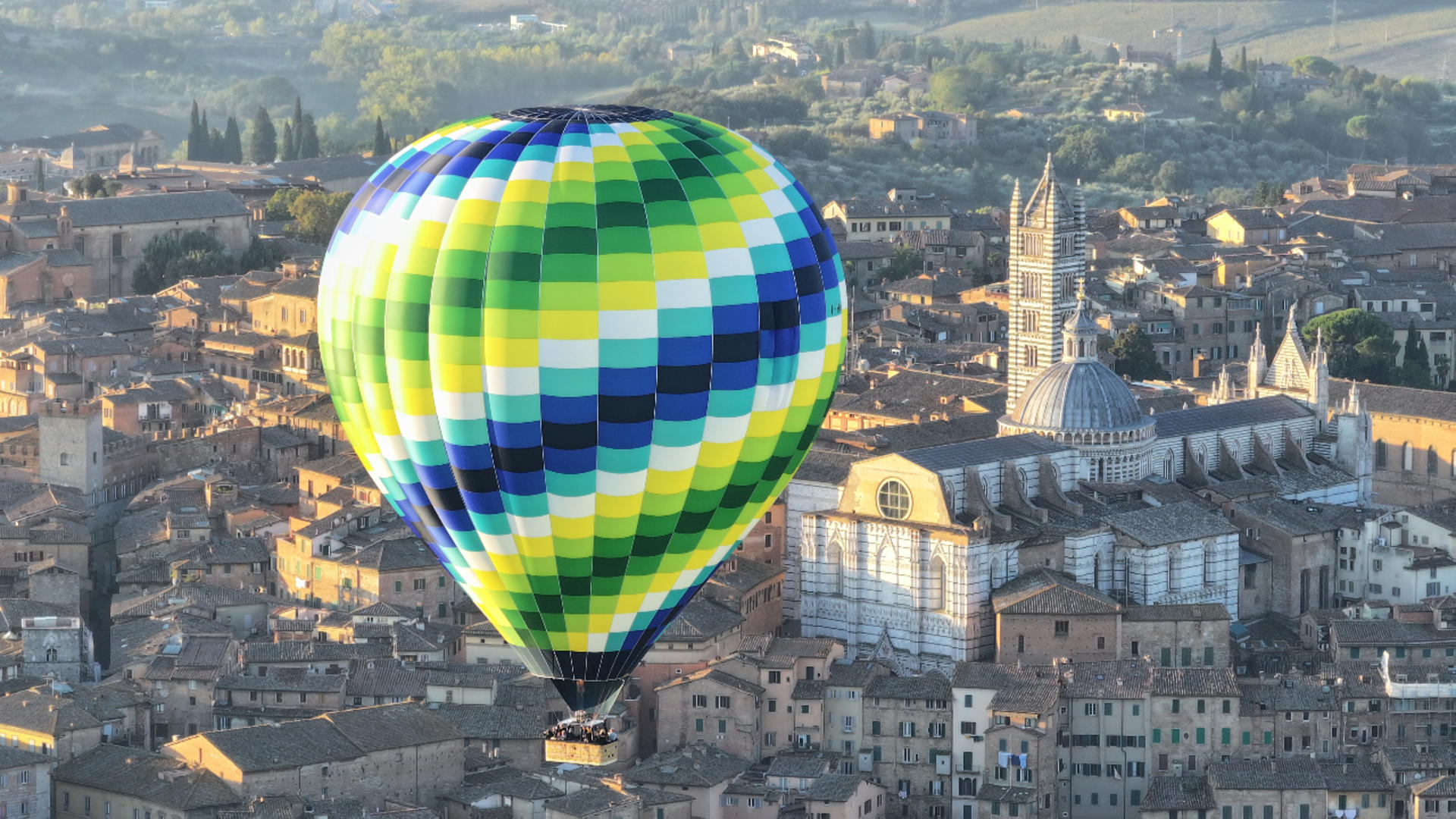 Balloon flight with glass of wine in Siena - Thumbnail 4
