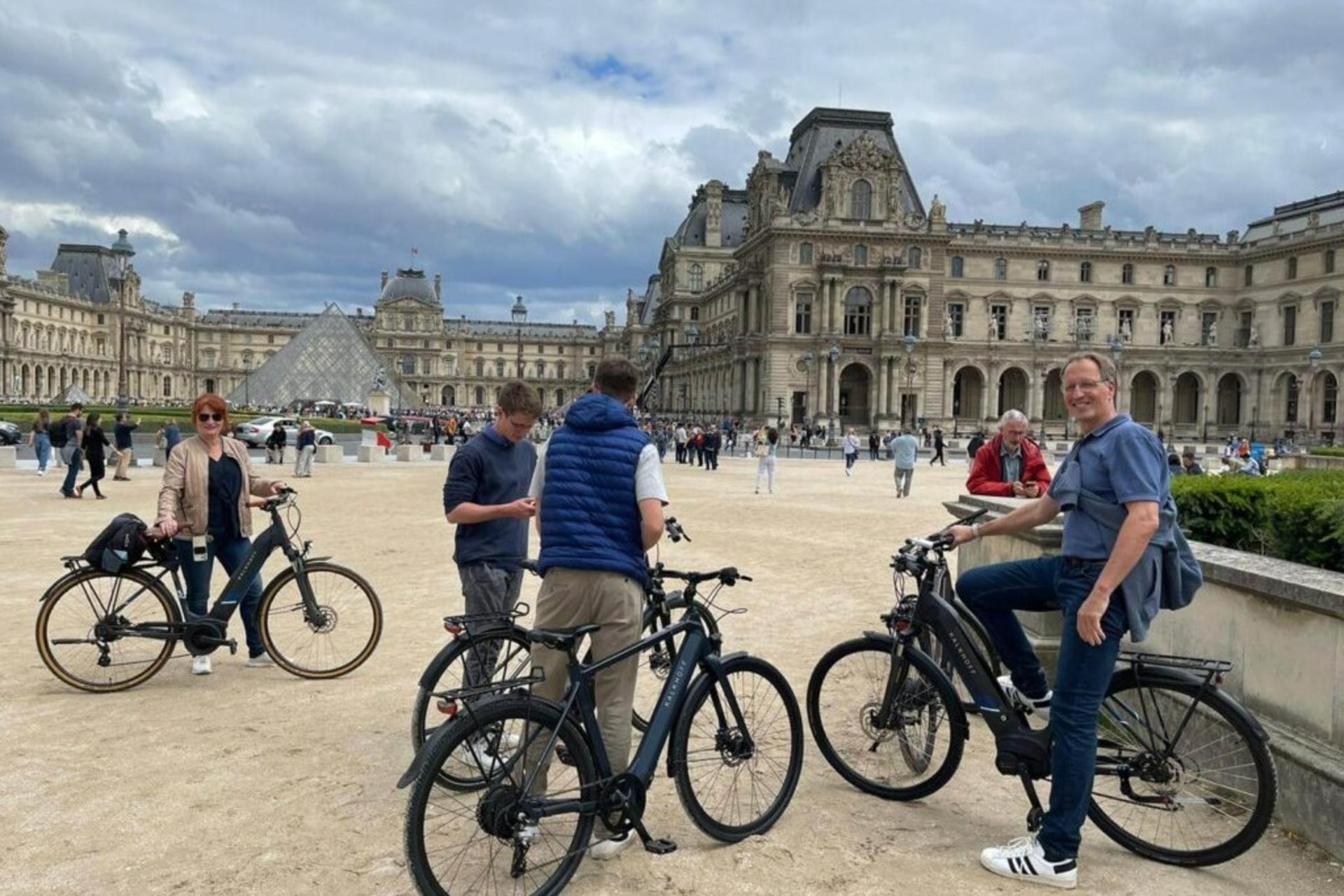 Private E-Bike Tour in Paris - Thumbnail 2