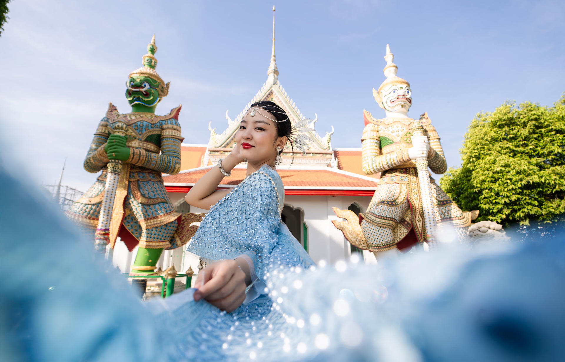 Professional Thai Costume Photography at Wat Arun, Bangkok - Image 1