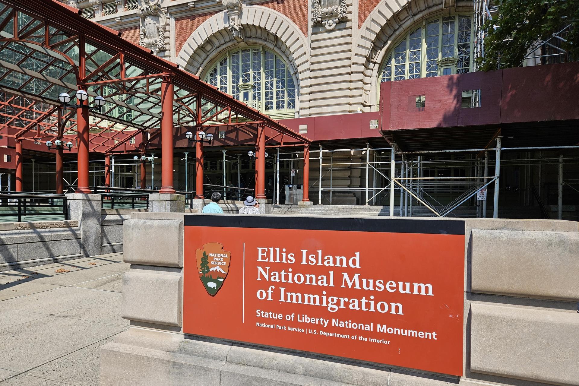Statue of Liberty and Ellis Island Priority Boarding Tour  - Thumbnail 8