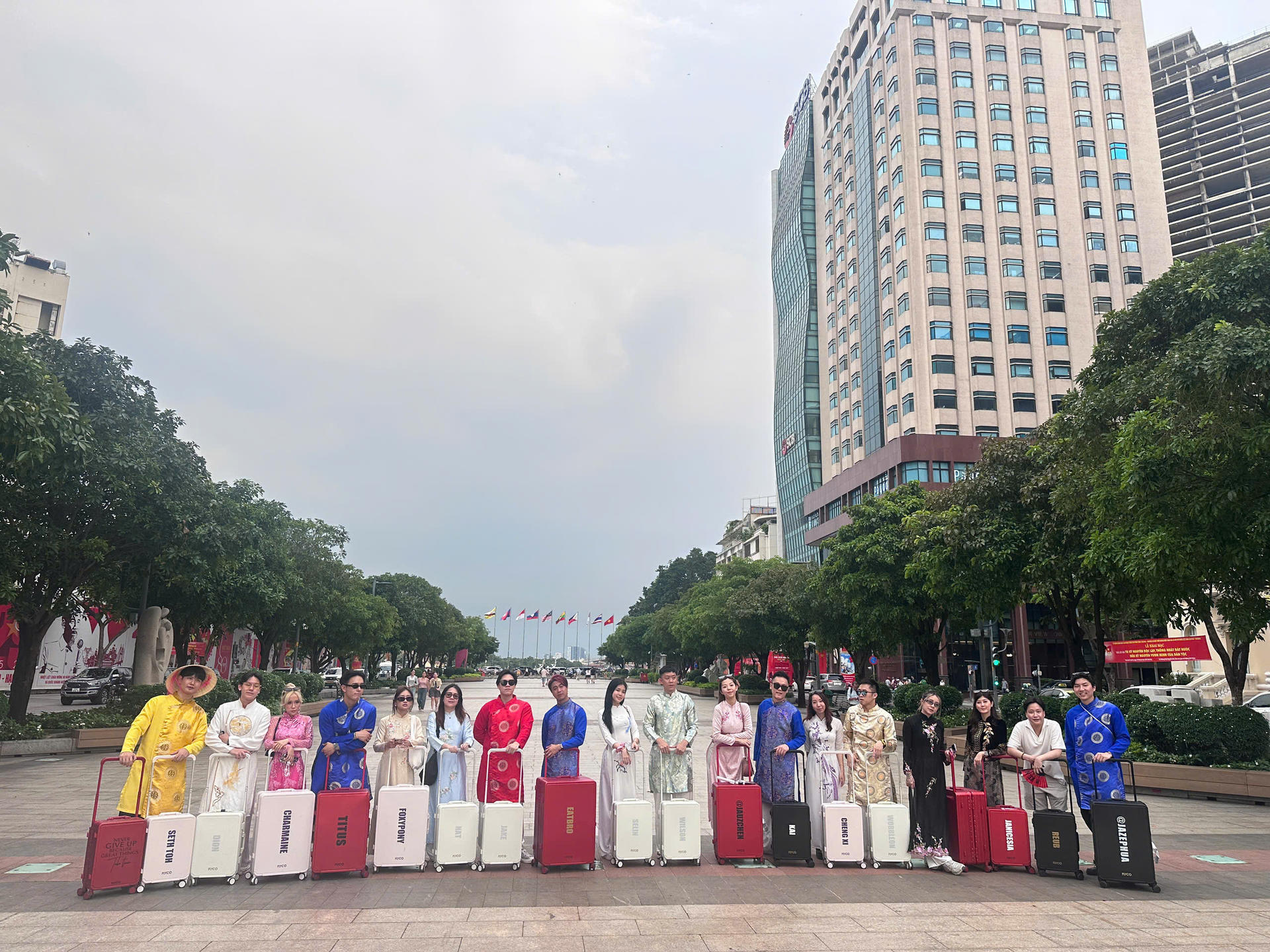 Ao Dai Experience with Iconic Instagram Tour in Saigon - Thumbnail 9