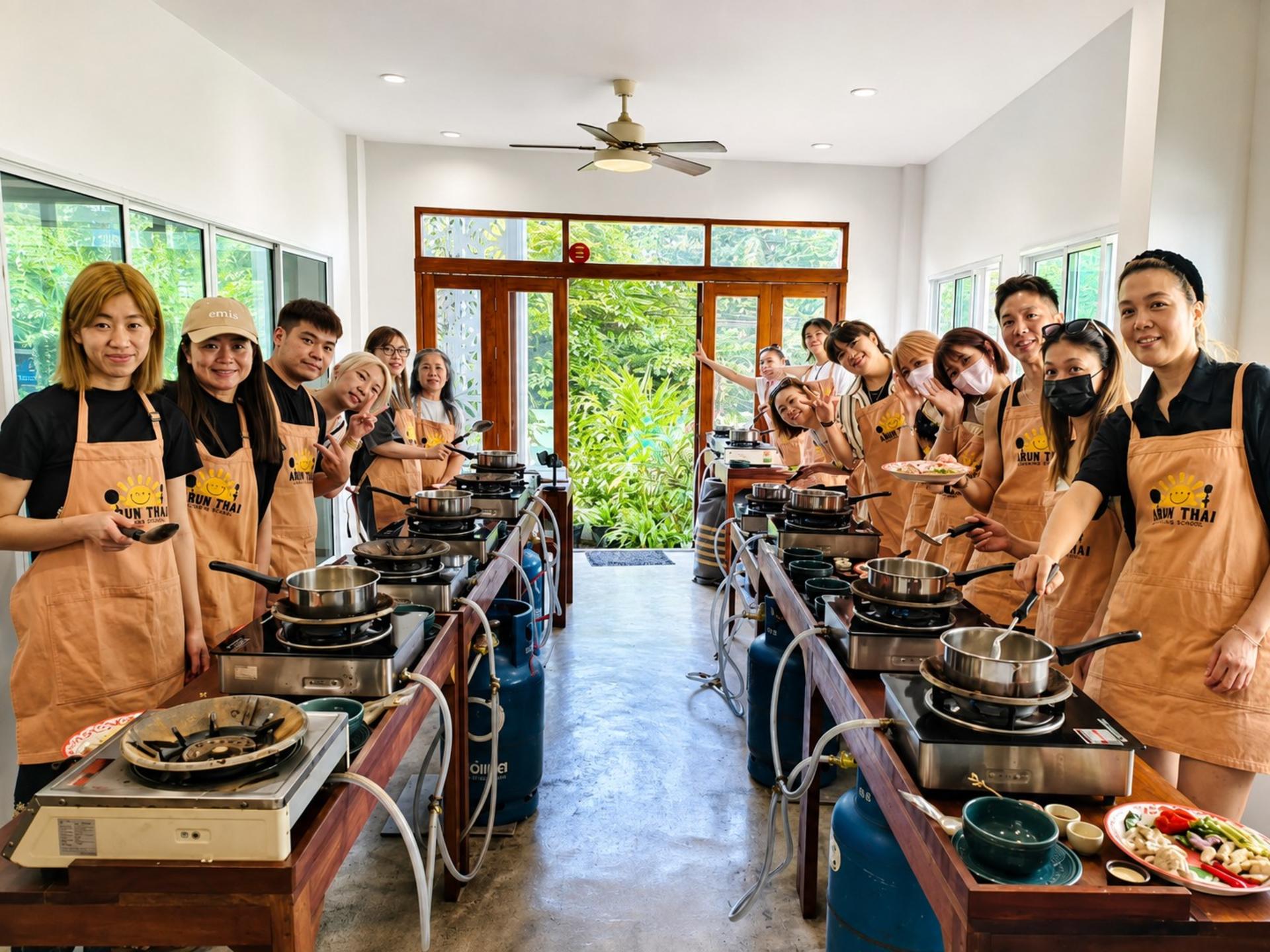 [ENG/中文] Bangkok Cooking Class with Market Tour & Tuk Tuk Ride - Thumbnail 11