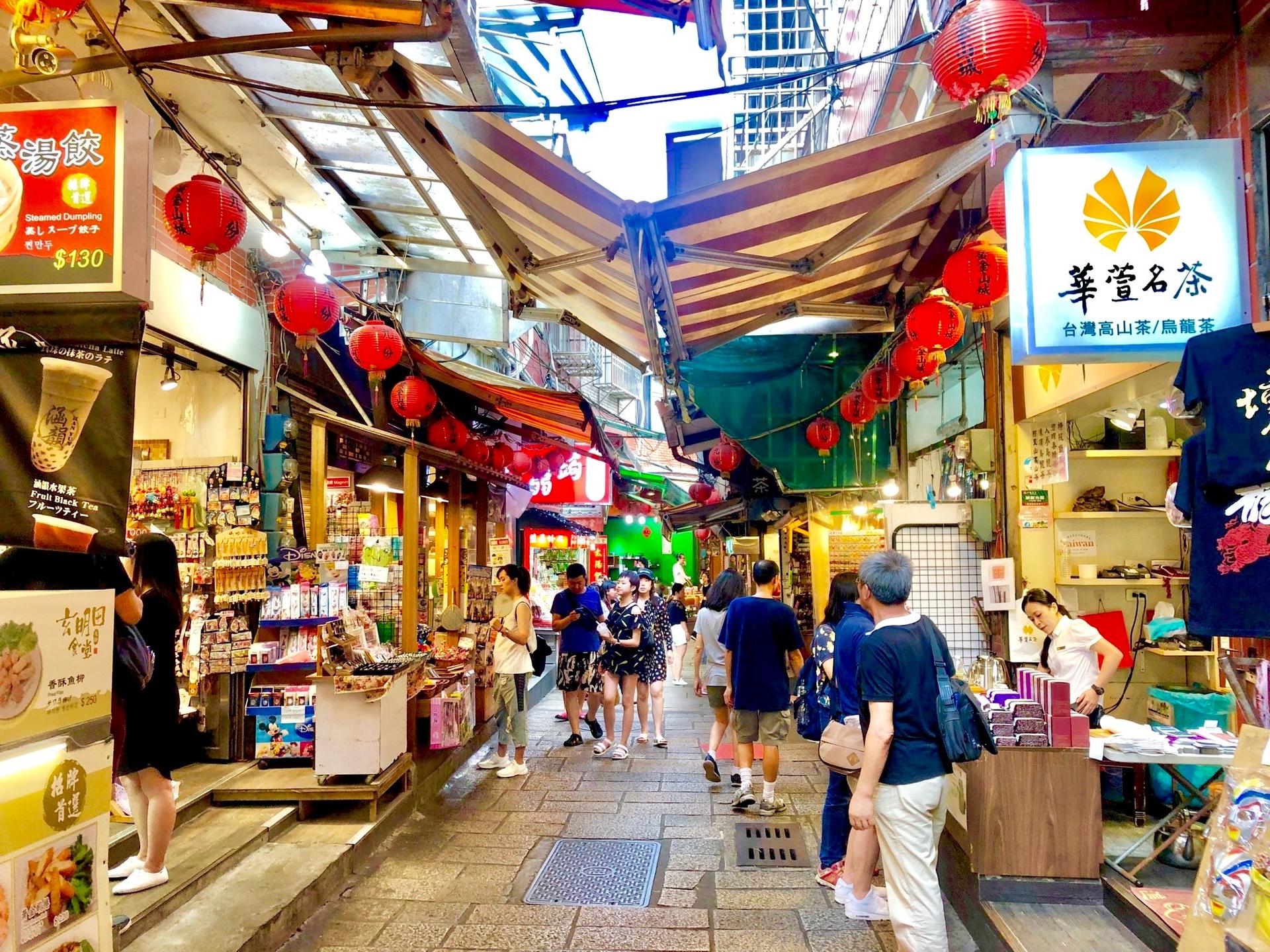 Yehliu & Jiufen & Shifen Day Tour (Optional Tiaoshi Coast) - Thumbnail 5