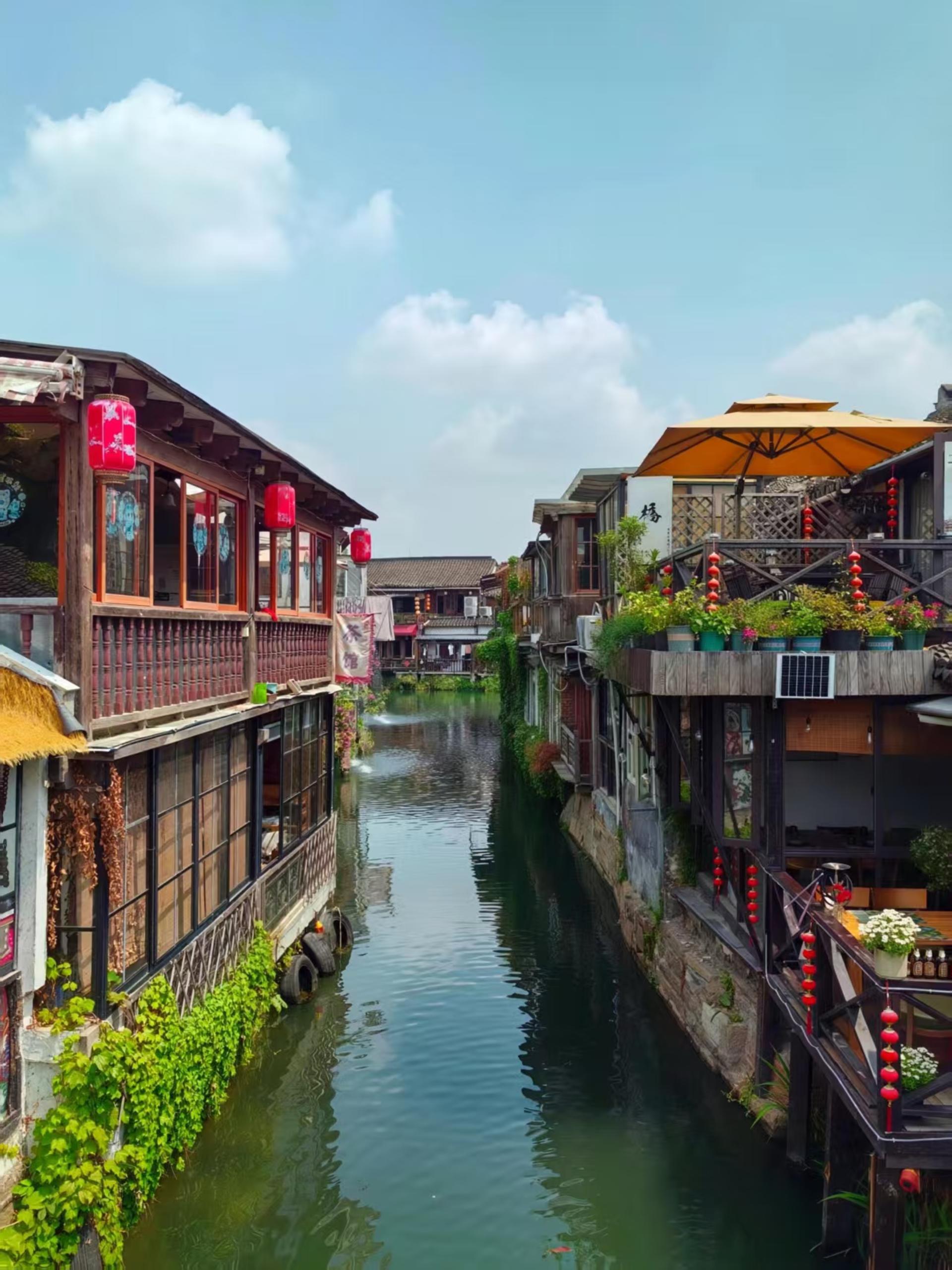 Shanghai Zhujiajiao Half-Day Tour + ERA Intersection of Time 2 Acrobatic Show - Thumbnail 3