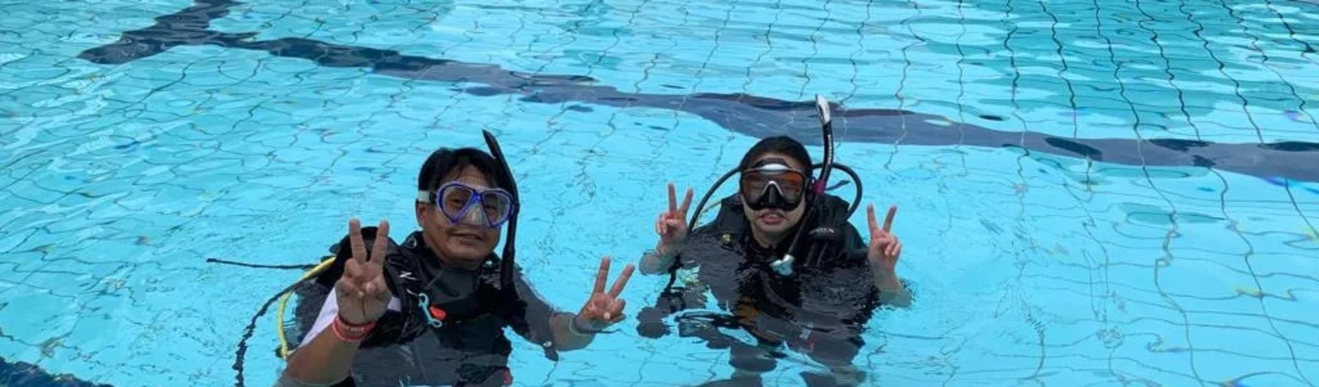 Discover Singapore's Seas: Open Water Diver with PADI Dive Center - Thumbnail 2