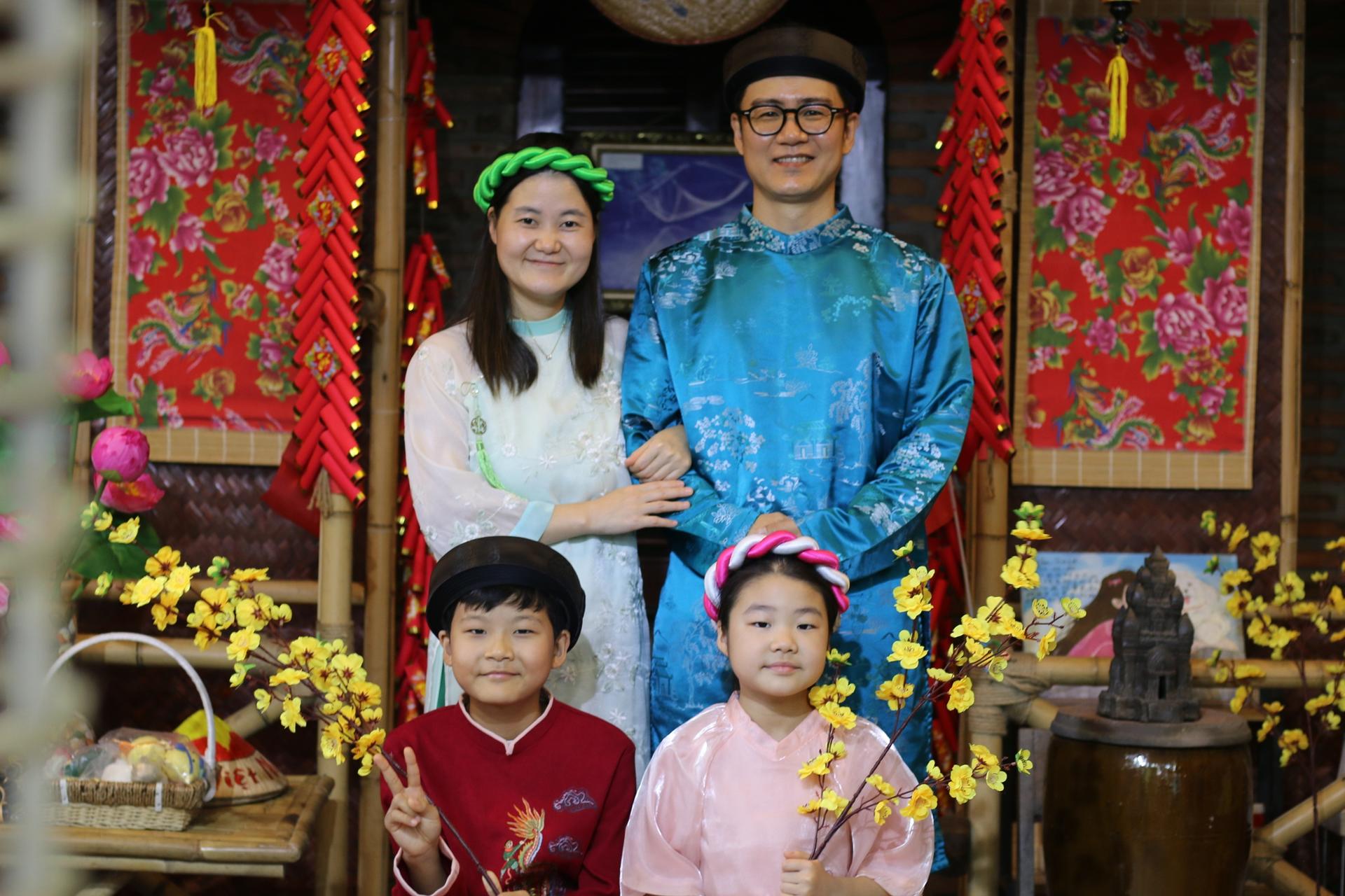Vietnamese Ao Dai Photo Experience in Nha Trang - Thumbnail 12