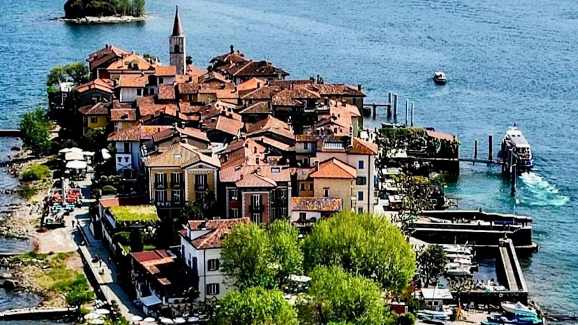Lake Maggiore and Borromean Islands Hop-on Hop-off boat tour - Thumbnail 3