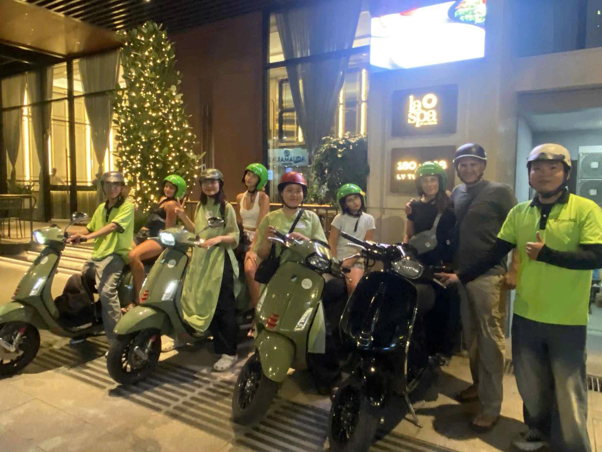 HCMC Highlight & Street Food Motorbike Tour | Female Riders Optional - Thumbnail 33