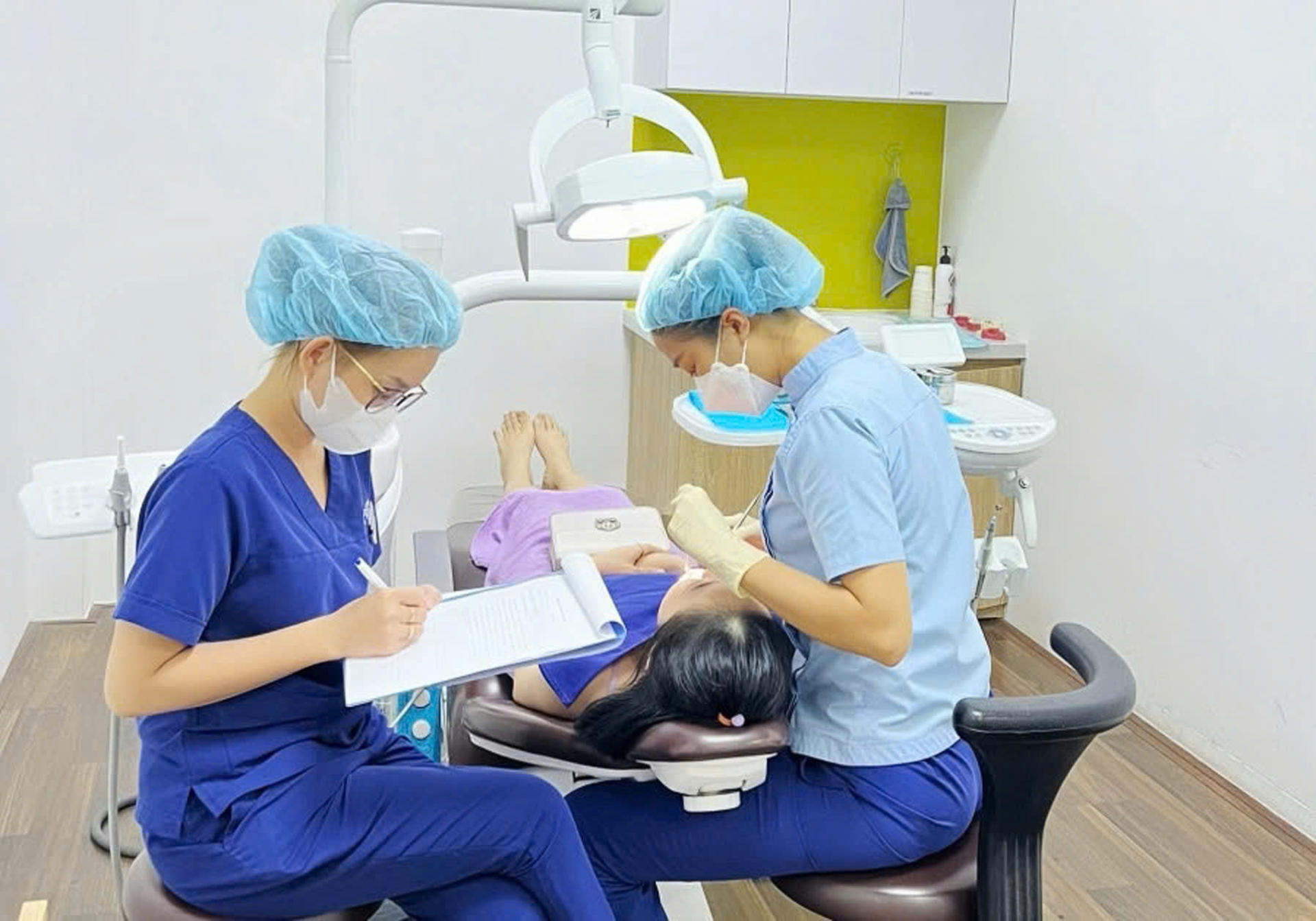 Ho Chi Minh Dental Clinic: Check Up, Whitening & Cleaning at Parkway - Thumbnail 3