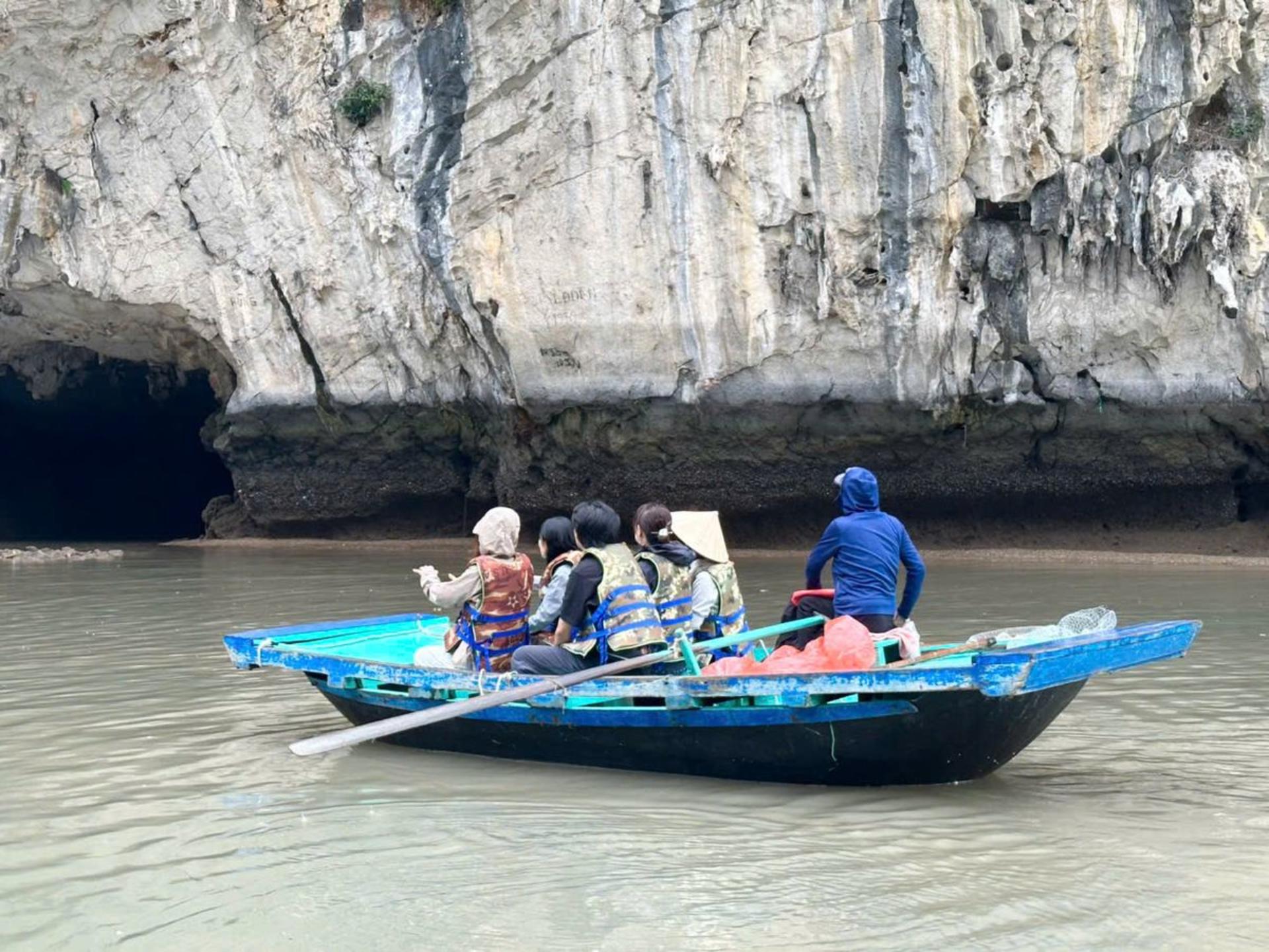 Cong Nghia Day Cruise: Ha Long Bay, Thien Cung with Japanese Guide - Thumbnail 6
