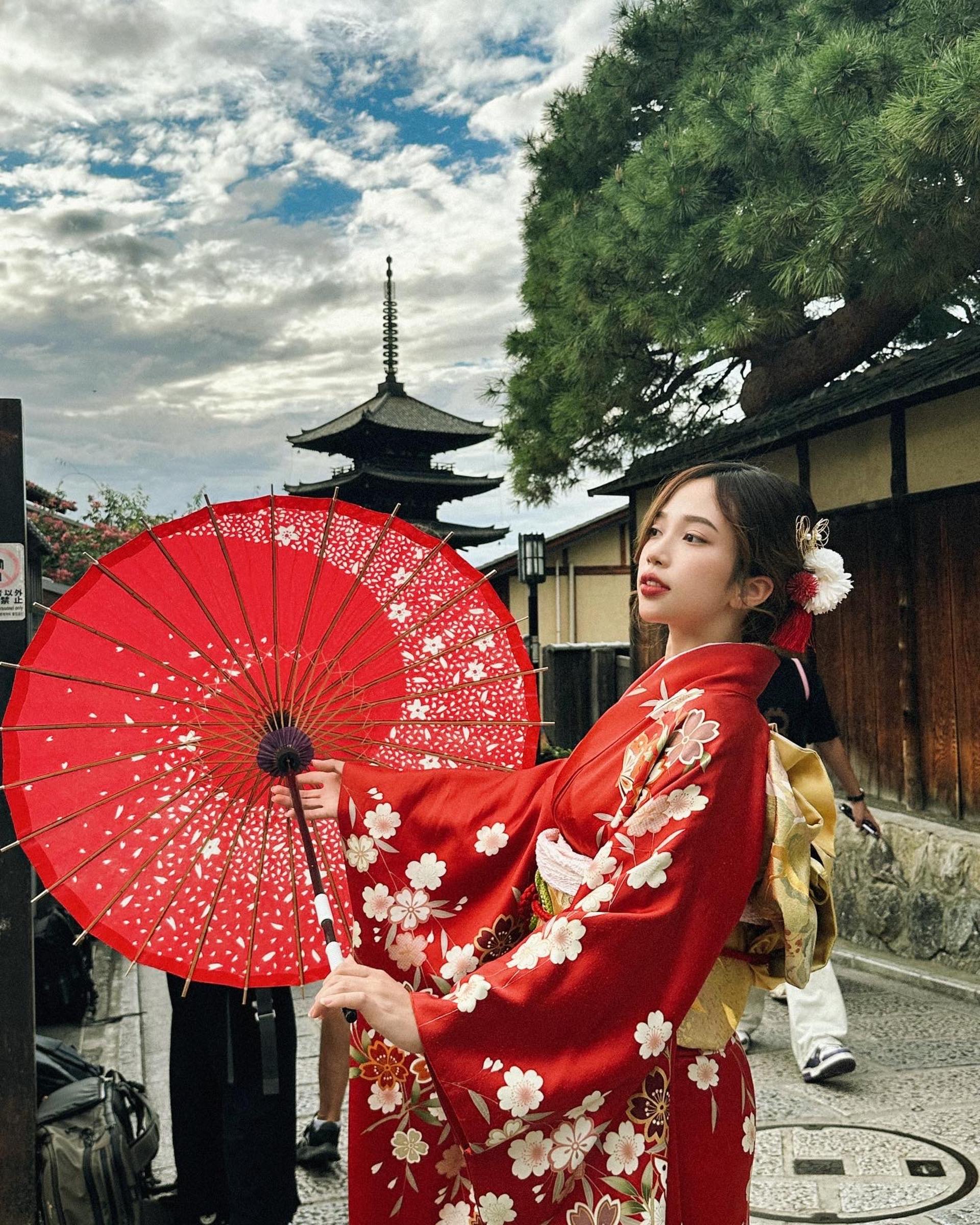 Kyoto Kiyomizu-dera Temple | Kimono, Yukata, Furisode Rental Experience, Japanese Makeup, Photography Service | (2-minute walk to Kiyomizu-dera Temple)  - Image 1