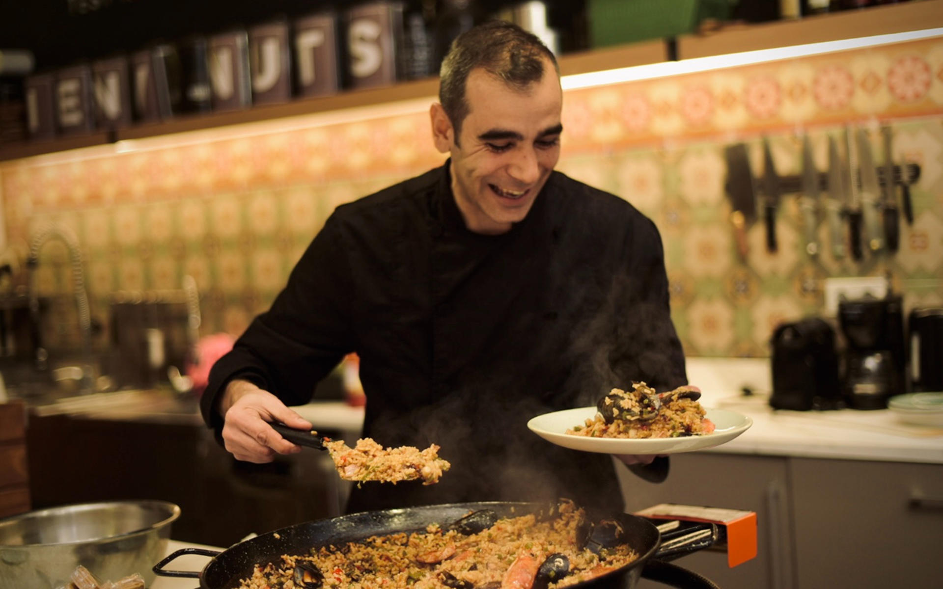 Seafood paella, tapas, and sangria making experience in Barcelona - Thumbnail 4