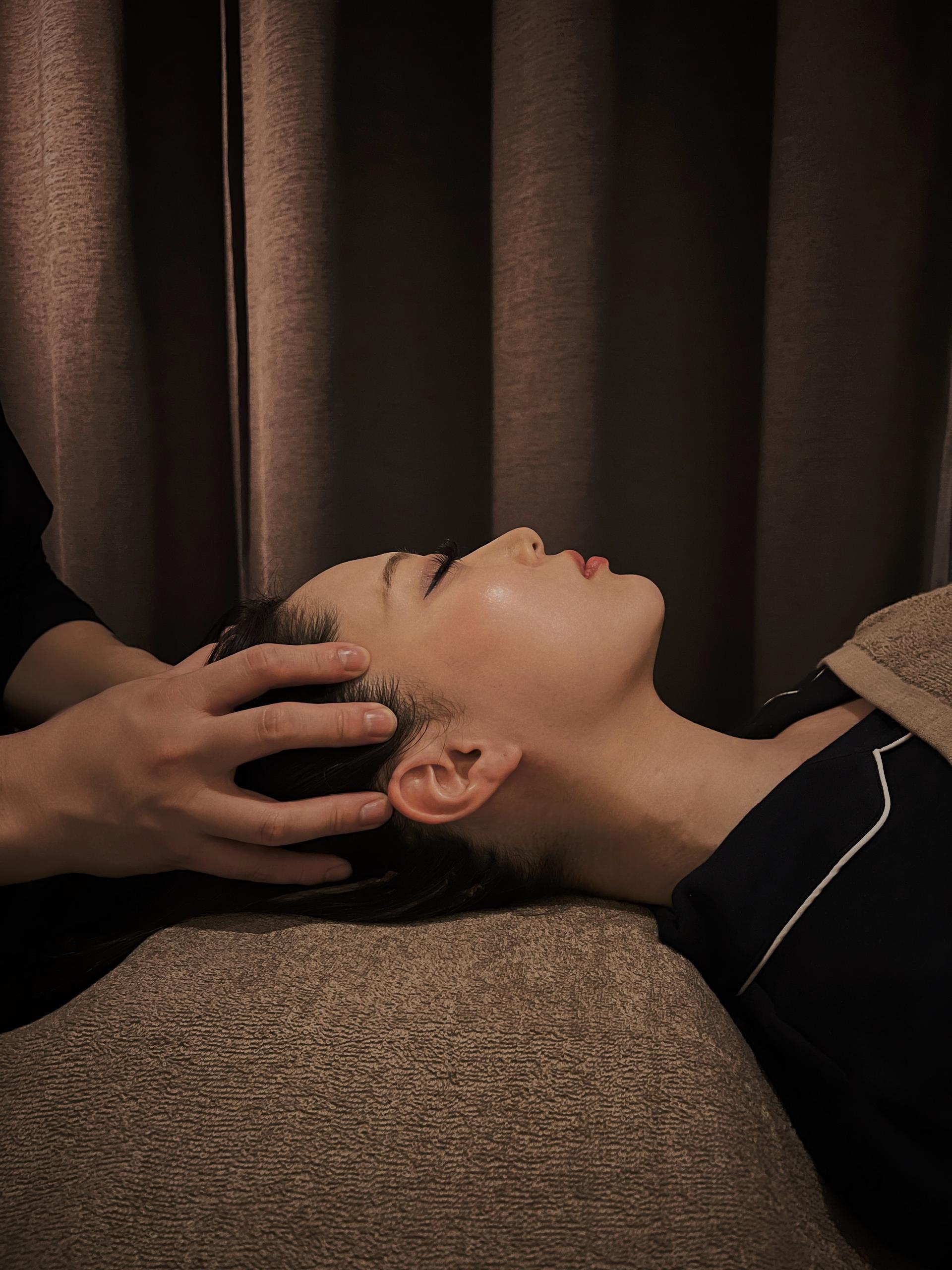 Osaka: 45-Minute Dry Head Spa in Shinsaibashi - Image 1