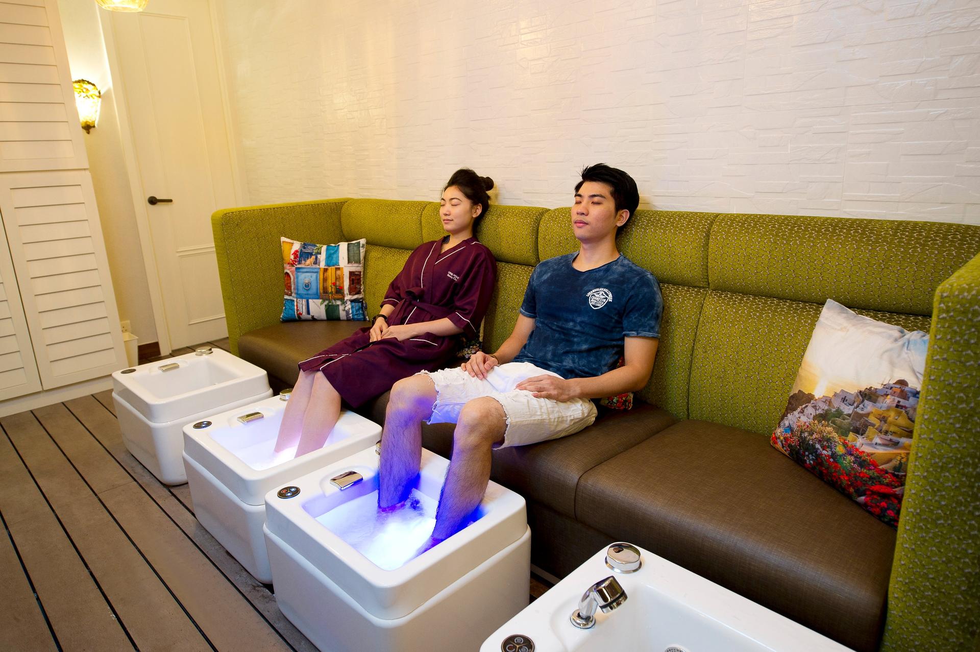 Health Touch - Reflexology Massage and Detoxing Experience | Causeway Bay - Thumbnail 2