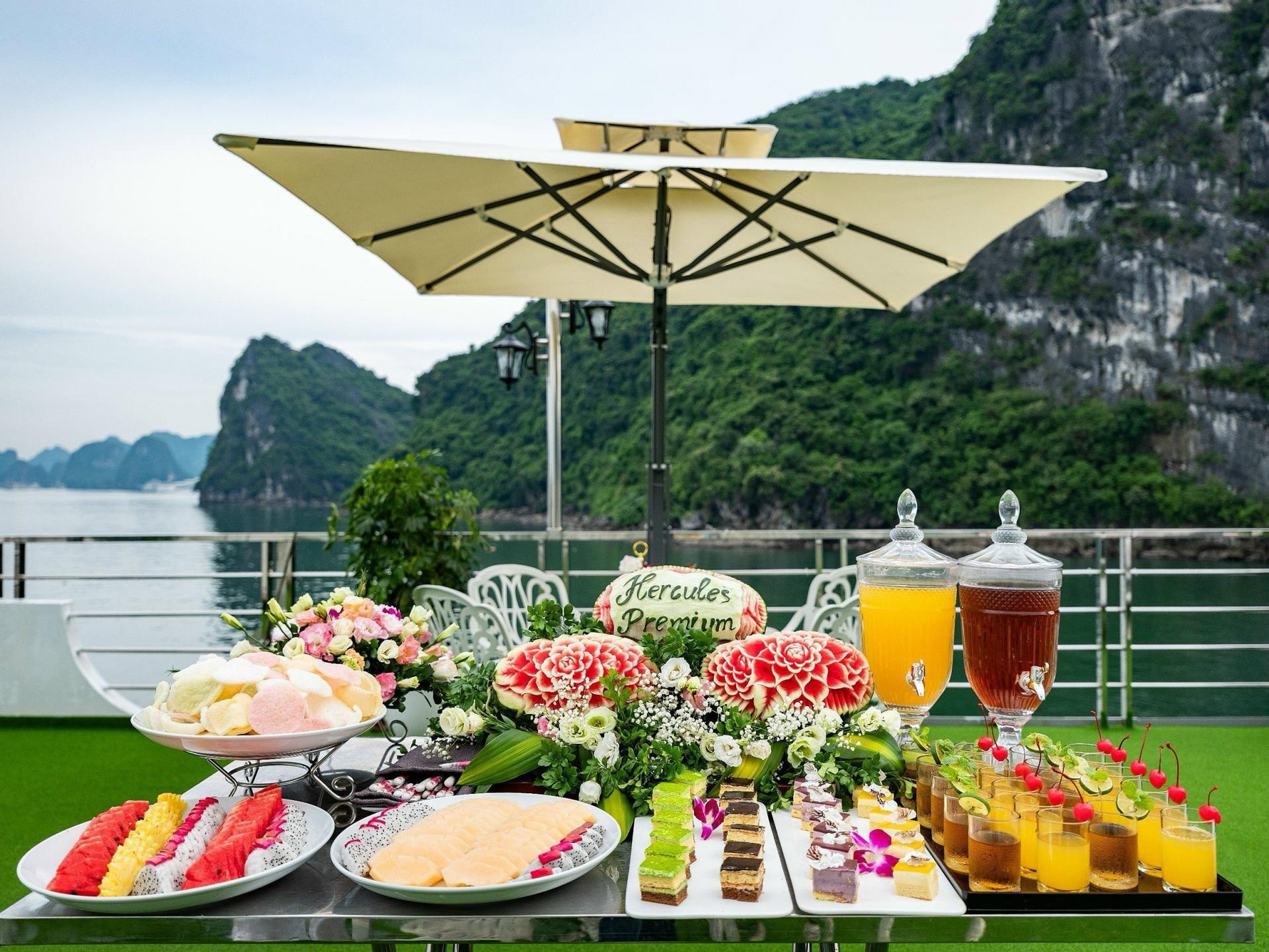 Hercules Premium Day Cruise: Ha Long Bay with Sung Sot & Ti Top - Thumbnail 13
