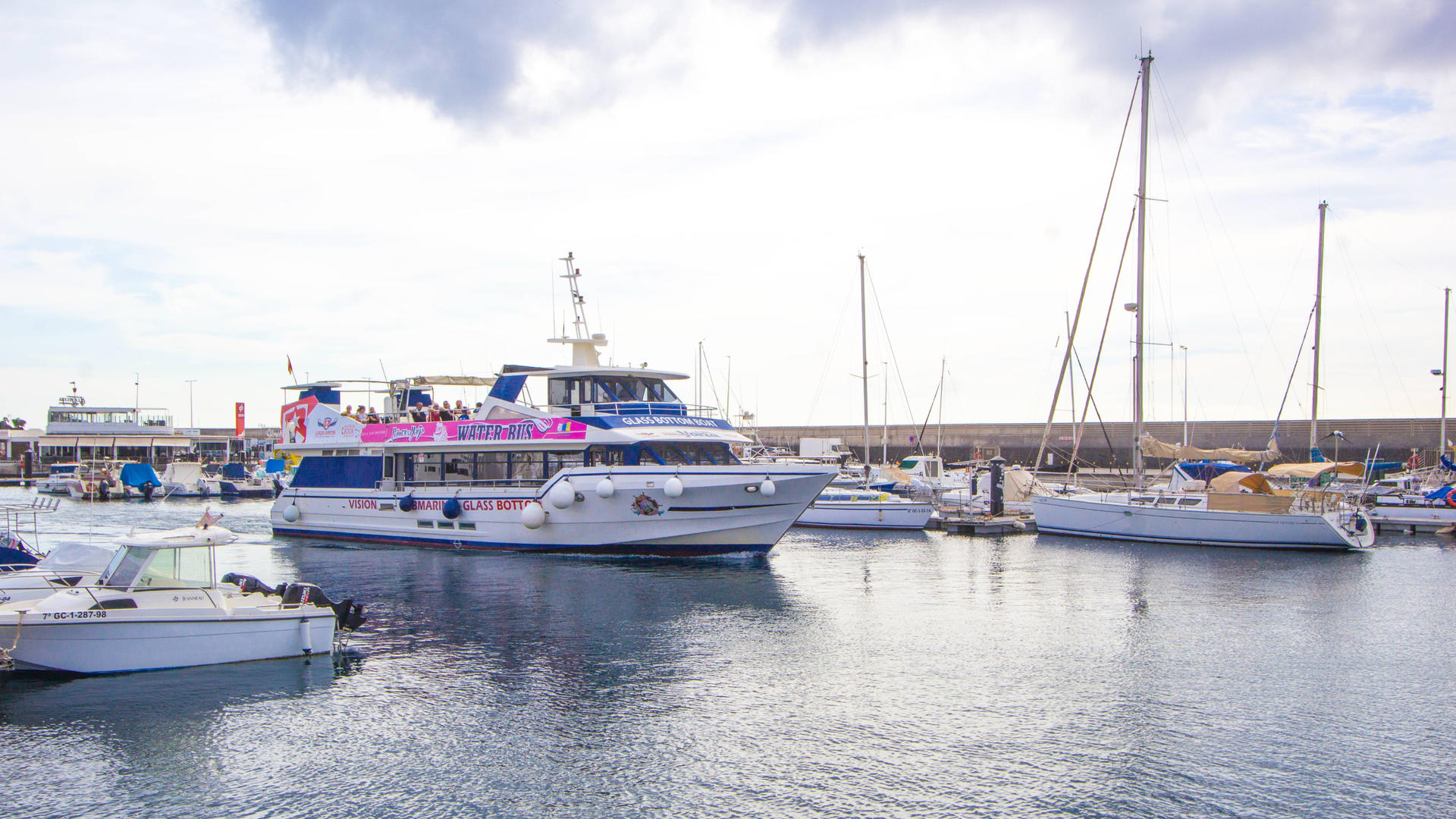 Puerto del Carmen and Puerto Calero boat transfer in Lanzarote - Thumbnail 5