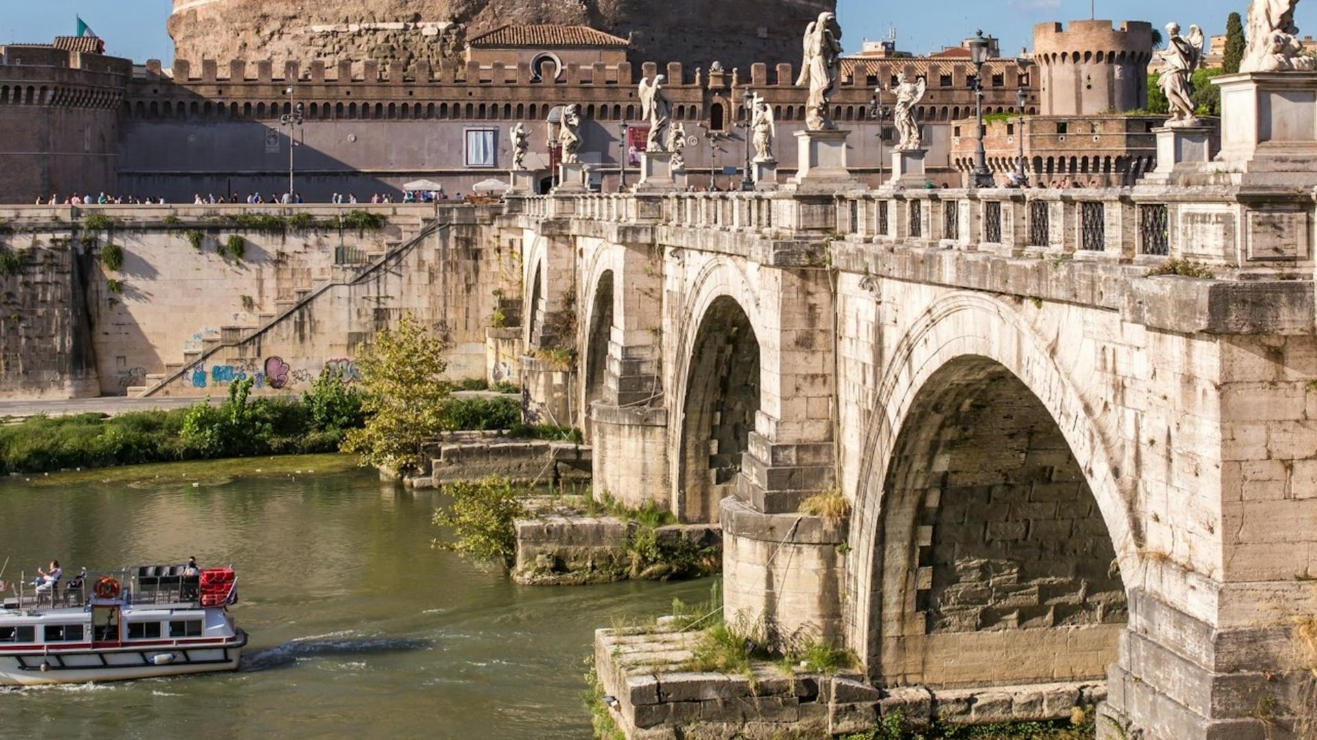 Tiber hop-on hop-off cruise experience in Rome - Image 1