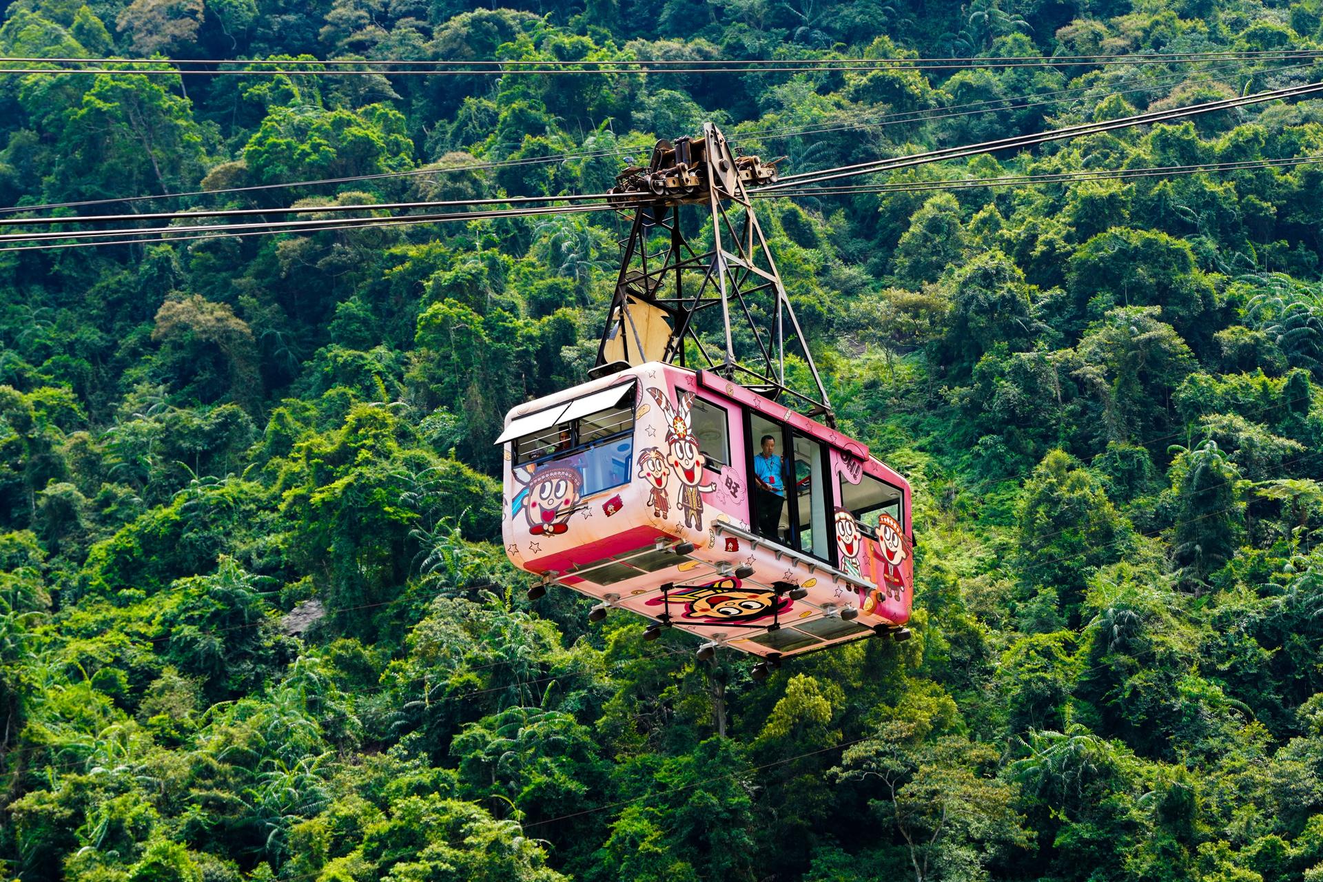 Wulai Yunxian Paradise & Wulai Trolley & Wulai Waterfall & Wulai Old Street & Hot Spring Foot Bath Experience Day Tour (Hotel Pick-up) - Image 1