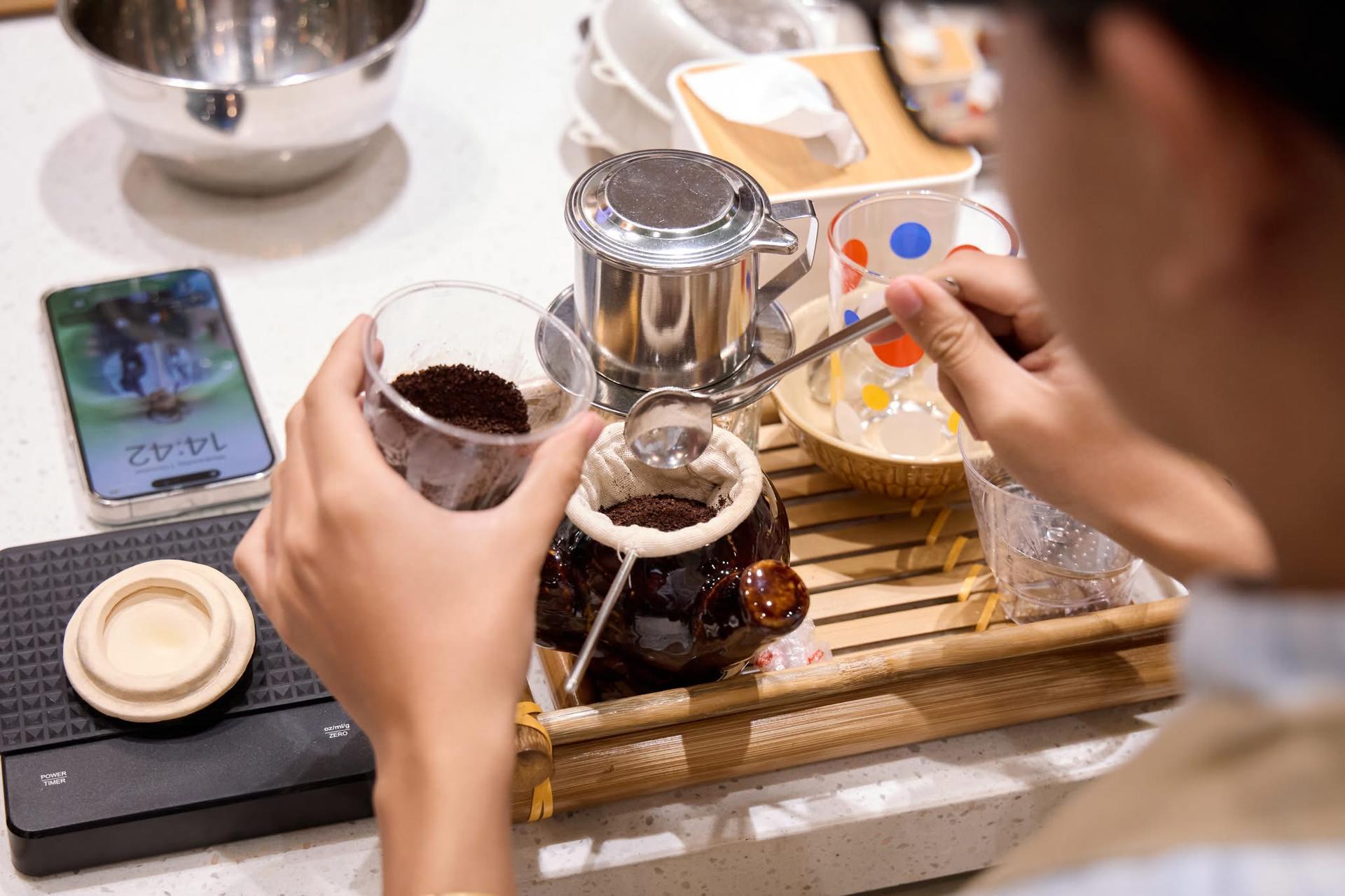 Saigon Coffee Class by M.O.M: Hanoi Egg & Saigon “Vot” Brew - Thumbnail 13