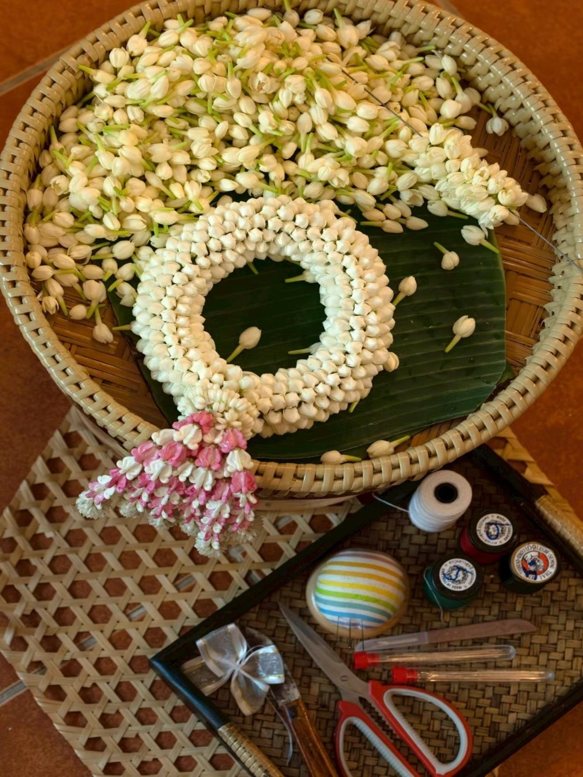 White Lotus Thai Garland Workshop at Pak Khlong Talat Market Tour in Bangkok - Thumbnail 39