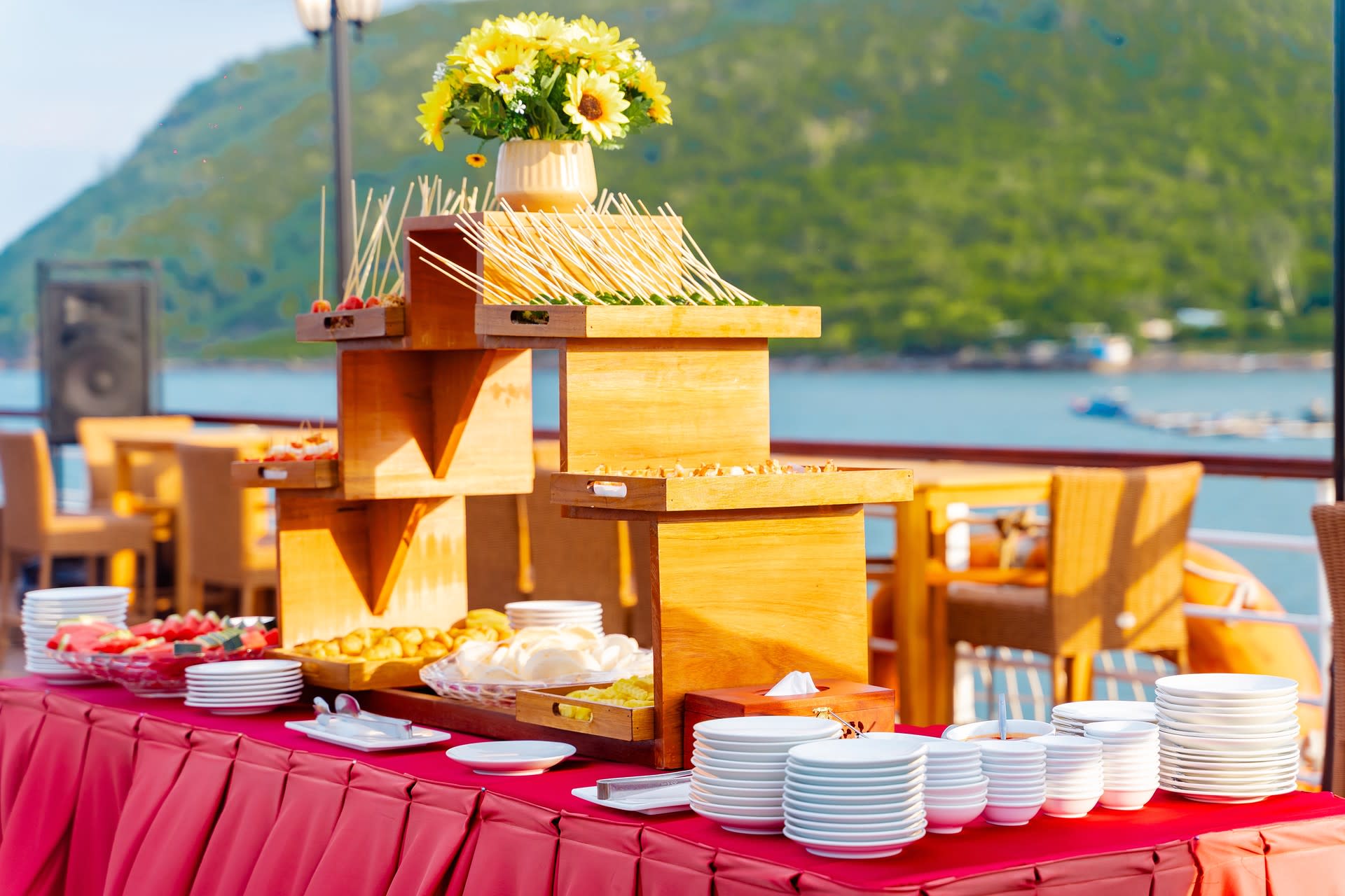 Nha Trang Luxury Dinner Cruise on Emperor Legend with Seafood - Thumbnail 6