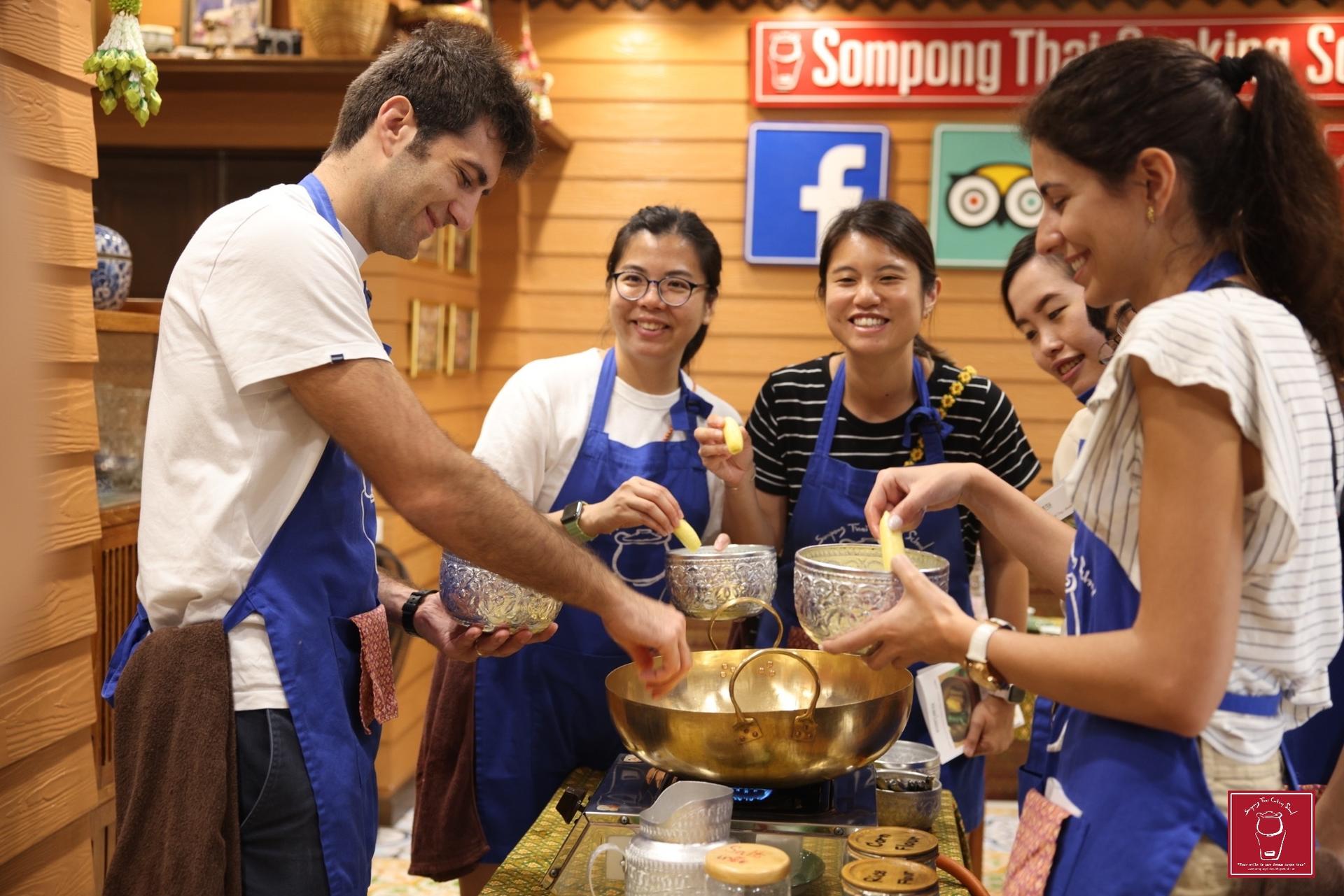 Sompong Thai Cooking Class in Bangkok - Thumbnail 7