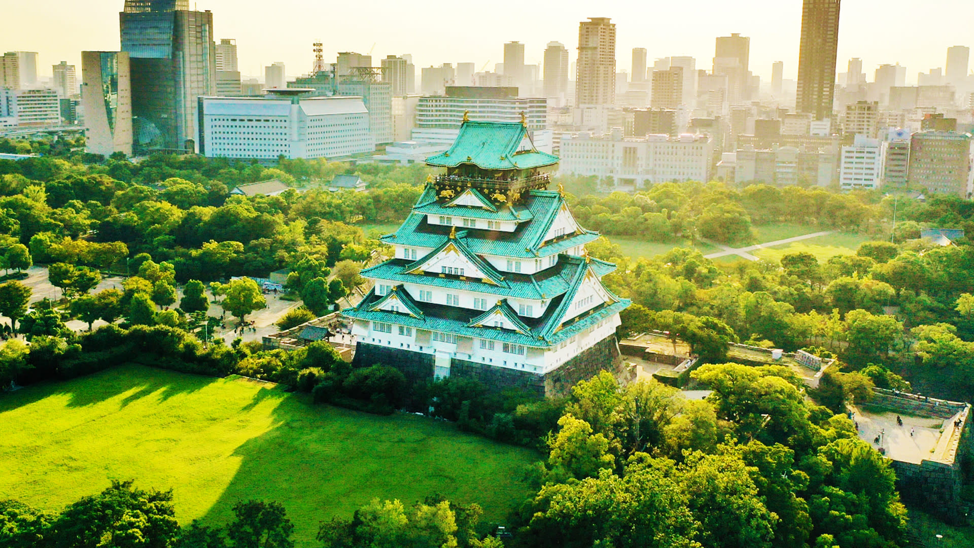 Osaka: Castle Tower Admission / Guided Walking Tour - Image 1