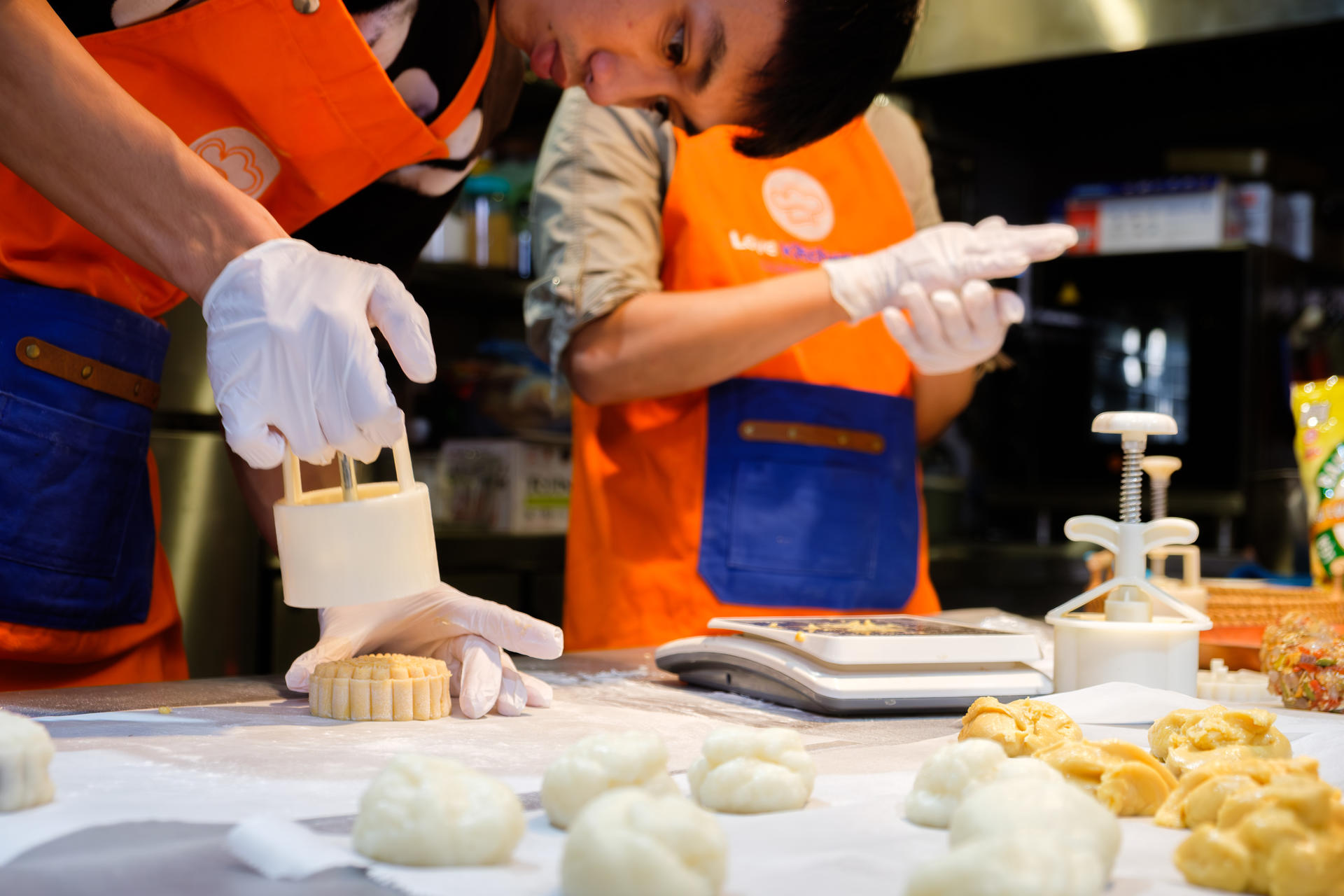 Mooncake Baking Experience with Vietnamese Tea Tasting in Hanoi - Thumbnail 22