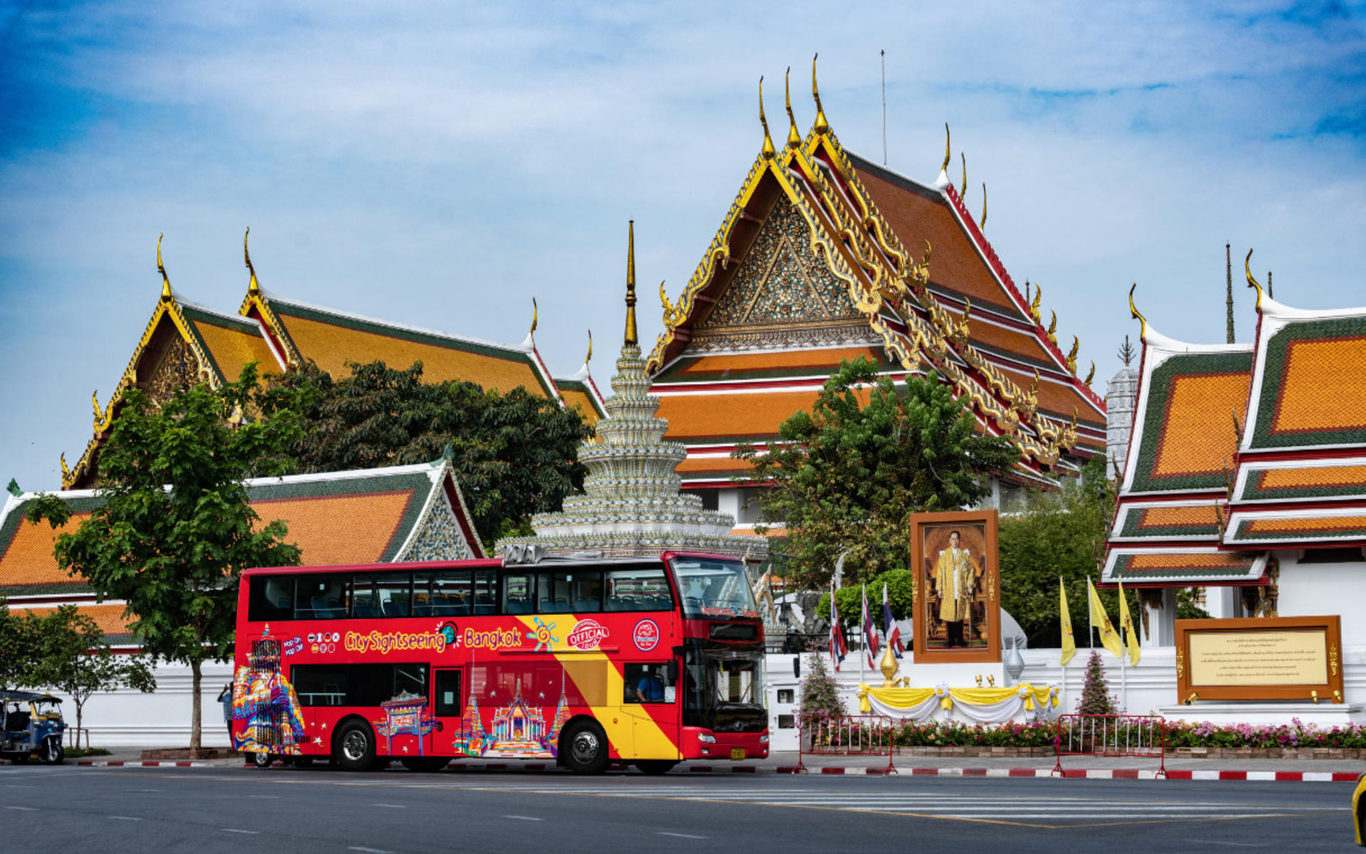 Bangkok Hop-On Hop-Off Bus Tour by Elephant Bus Tours - Thumbnail 5