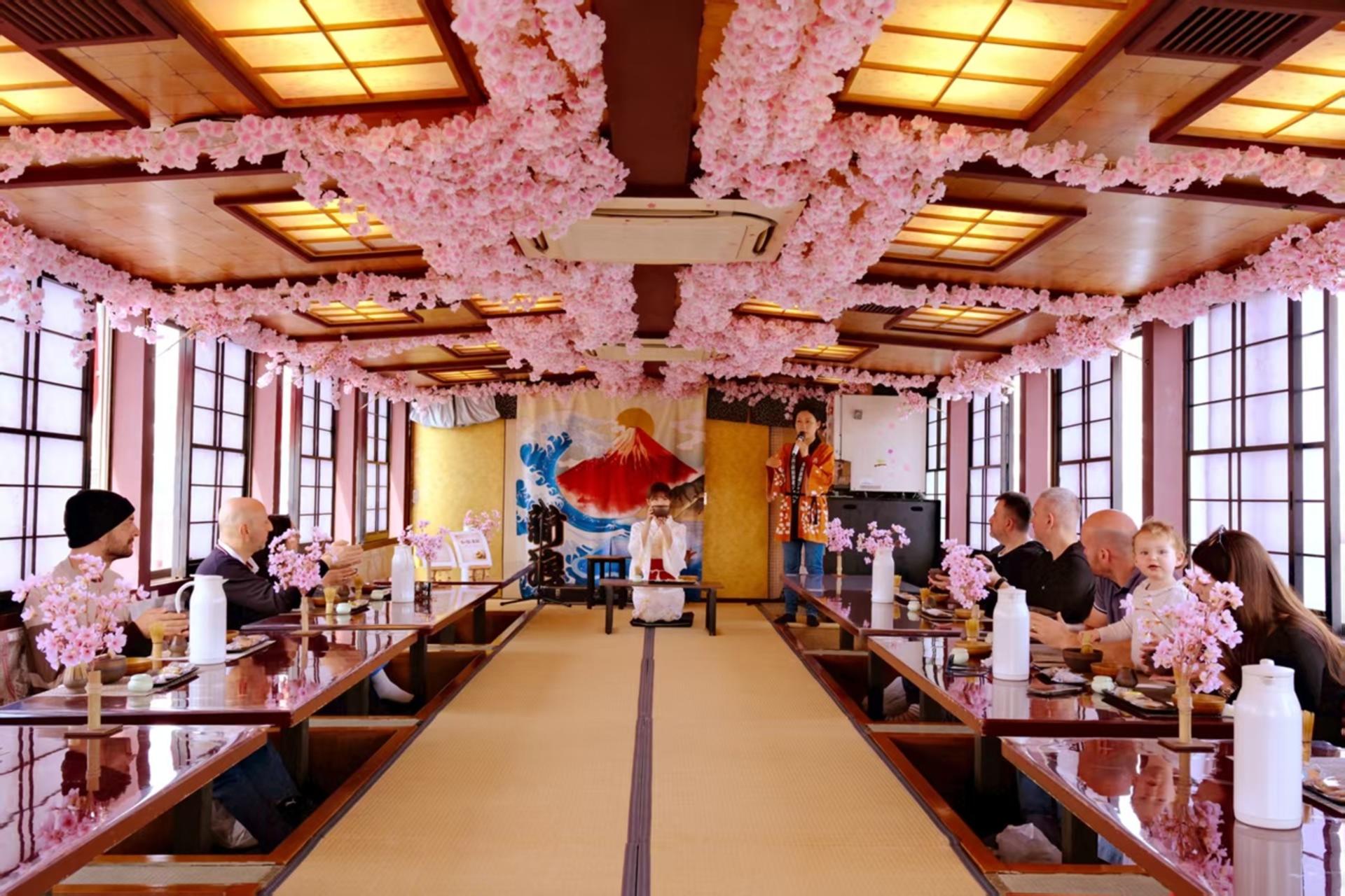 Tokyo Cruise: Cherry Blossom Yakatabune & Tokyo Tower Optional Plan - Thumbnail 6