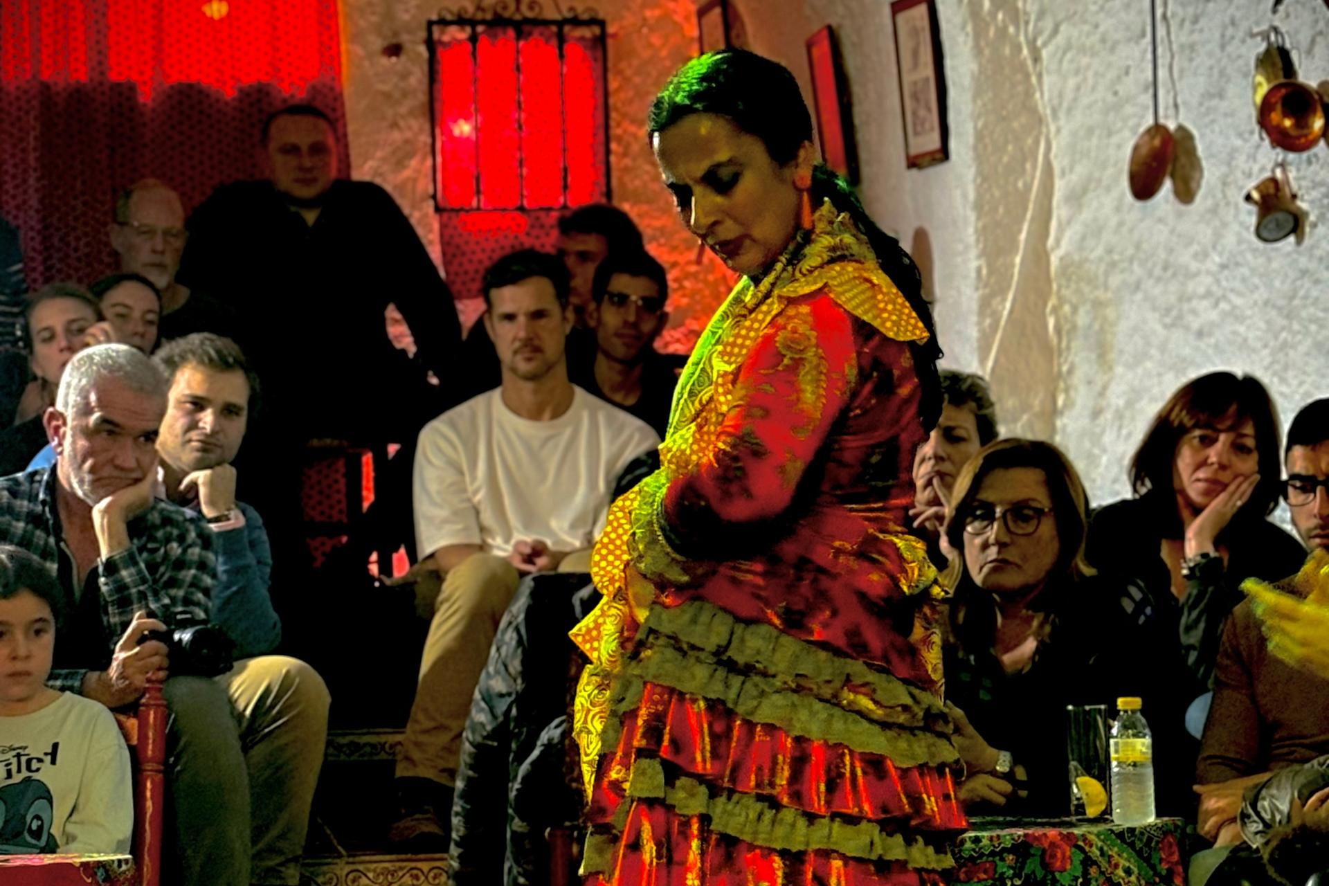 Cuevas Los Tarantos flamenco show in Sacromonte - Thumbnail 8