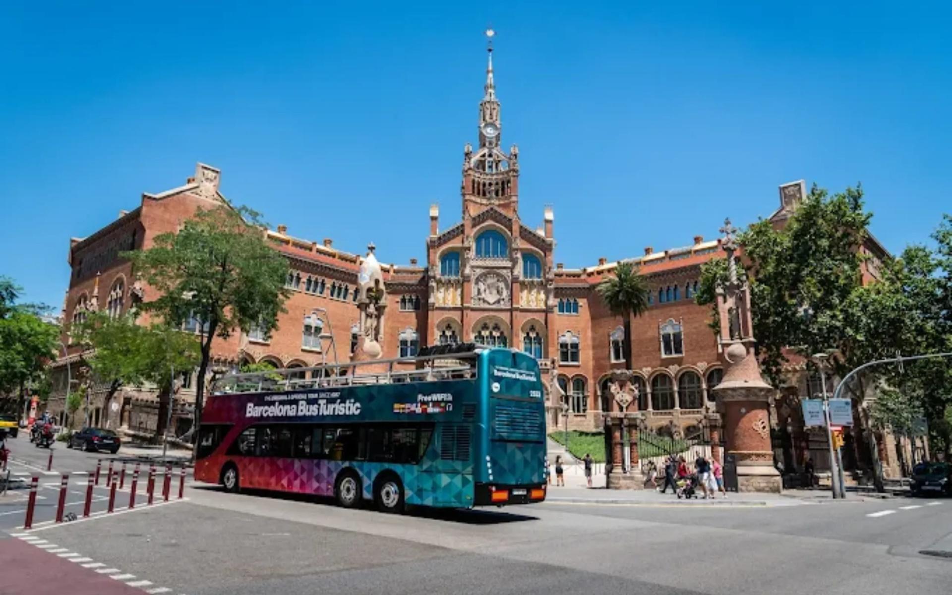 Barcelona: Hop-On Hop-Off Bus - Thumbnail 9