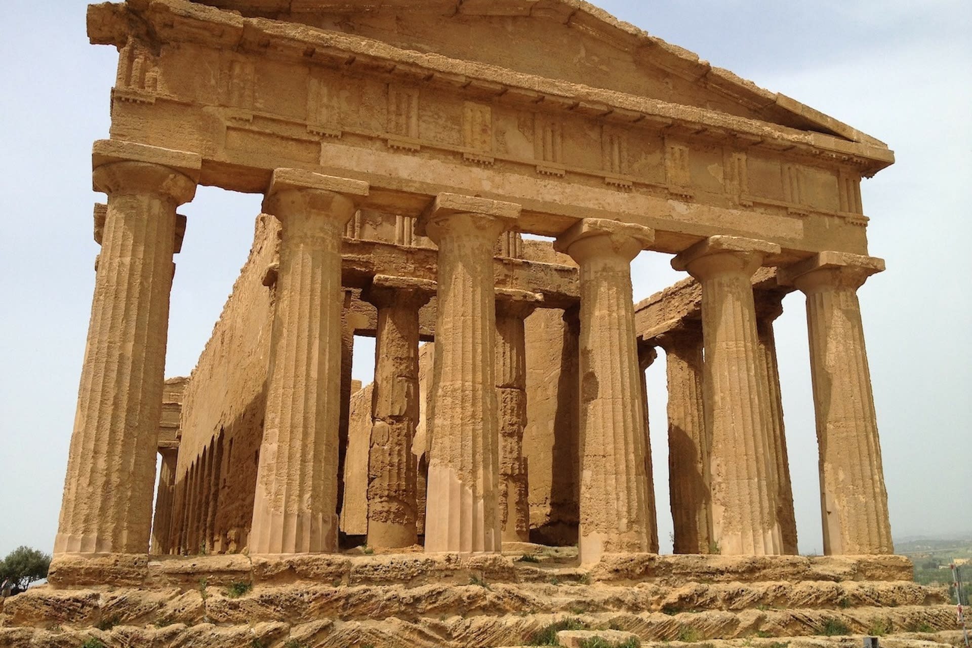 Valley of Temples sunset tour with skip the line ticket in Agrigento - Thumbnail 2