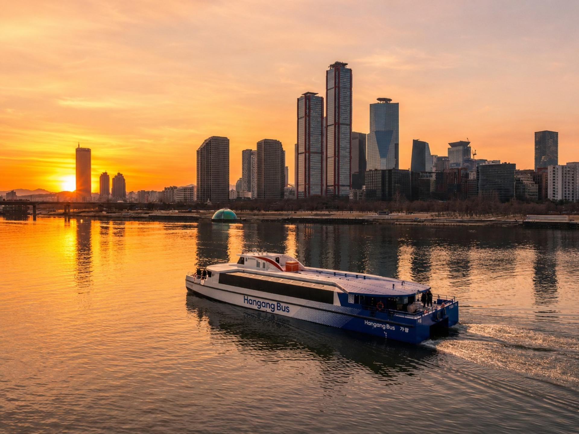 Seoul Han River Night Cruise with 63 Building & Gwangjang Market - Thumbnail 11