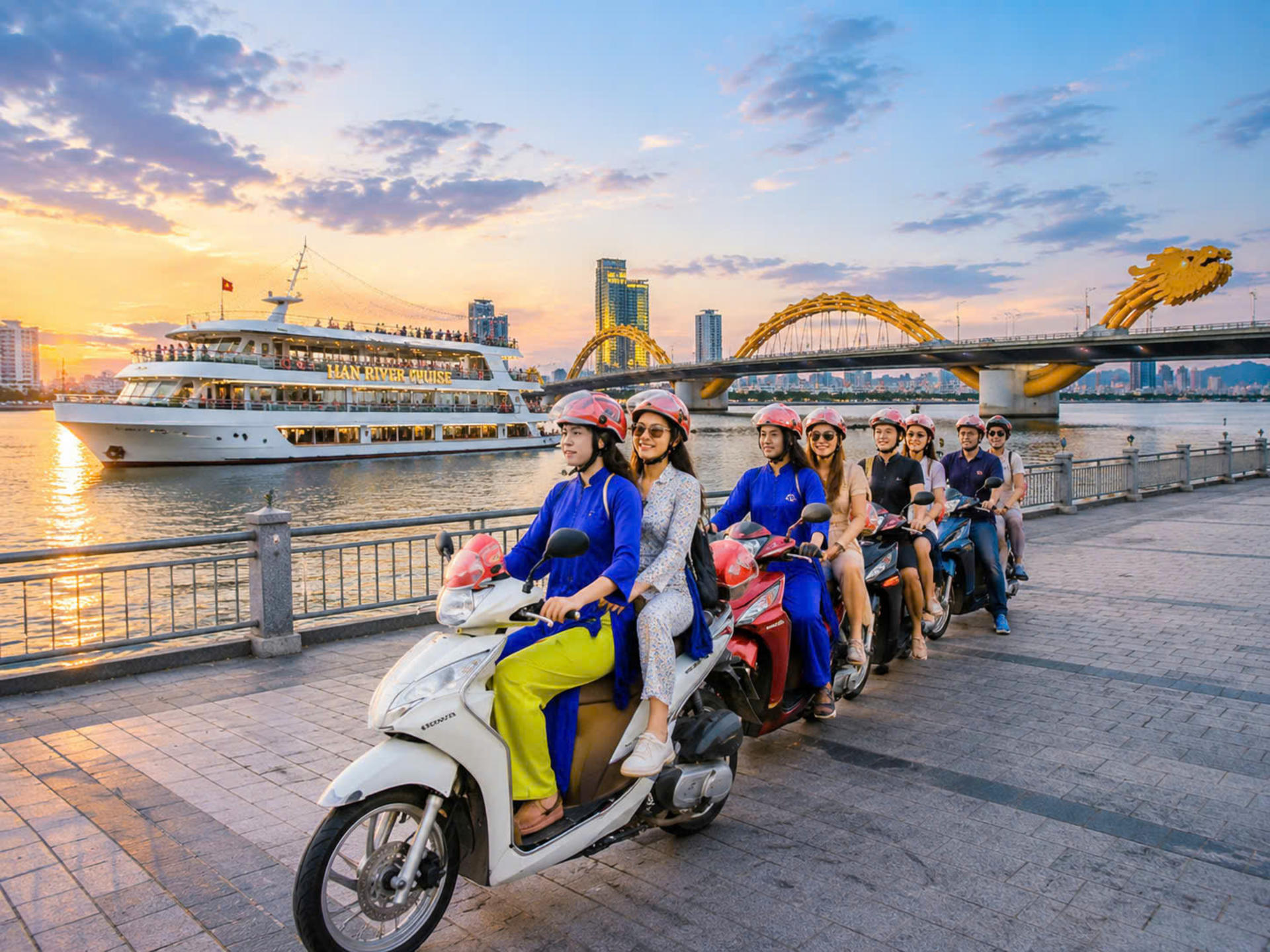 Da Nang City Private Tour and Han Cruise by Night with Aodai Rider
