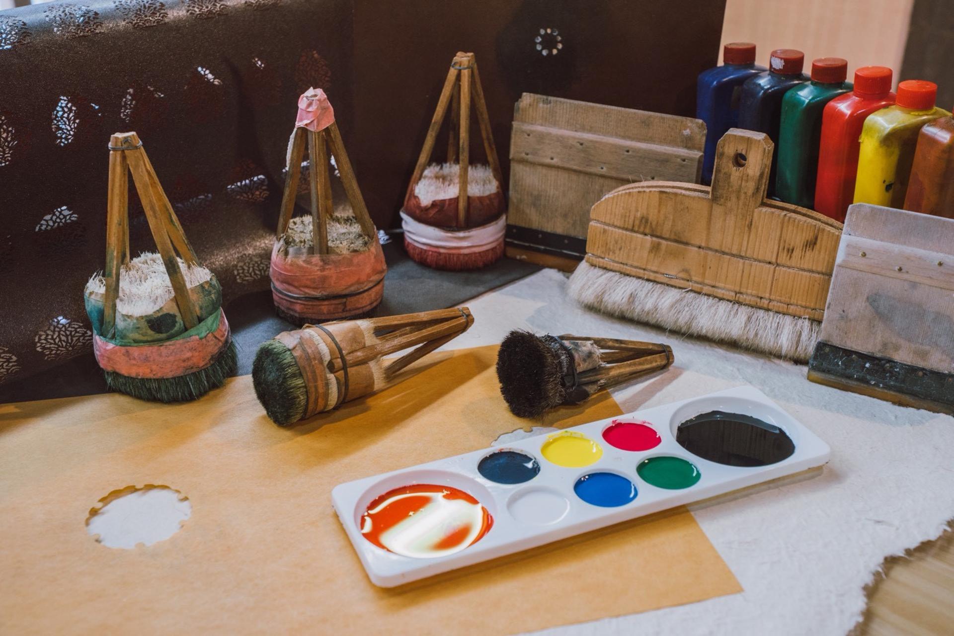 Kyoto Yuzen Dyeing Art in a Traditional Tatami Room【OKADA】 - Thumbnail 3