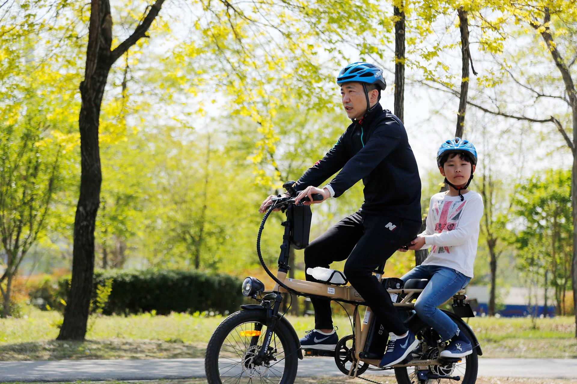 ENKO Electric Bike Ride on the Han River Bike Path in Seoul - Thumbnail 9