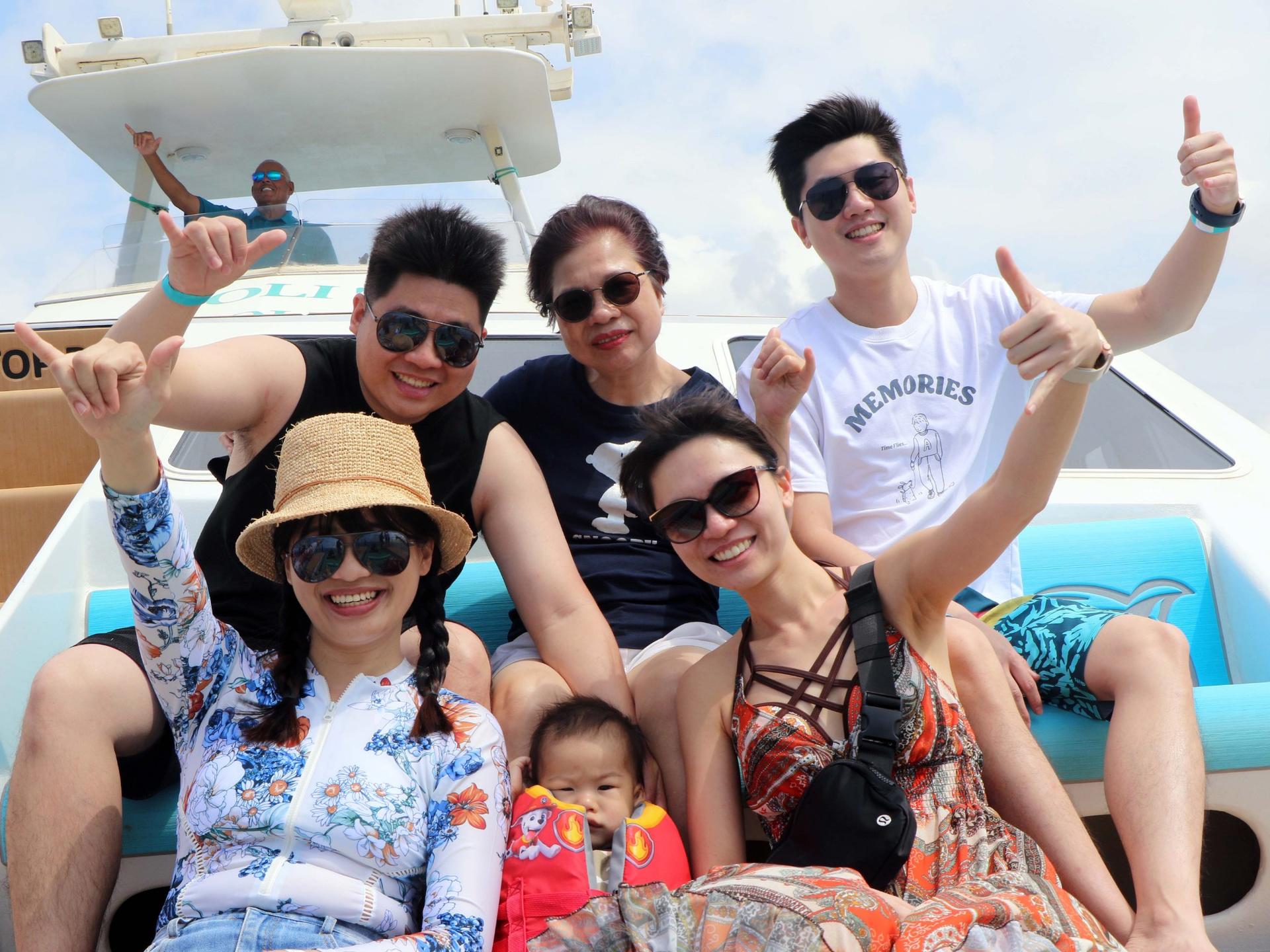 Luxury Sunset Snorkel Cruise with Dolphin Watch in Ko Olina - Thumbnail 13