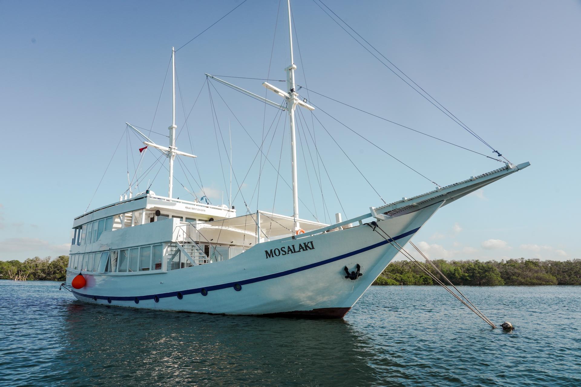 [Luxury Phinisi] 3D2N Mosalaki Phinisi Liveaboard from Labuan Bajo - Image 1
