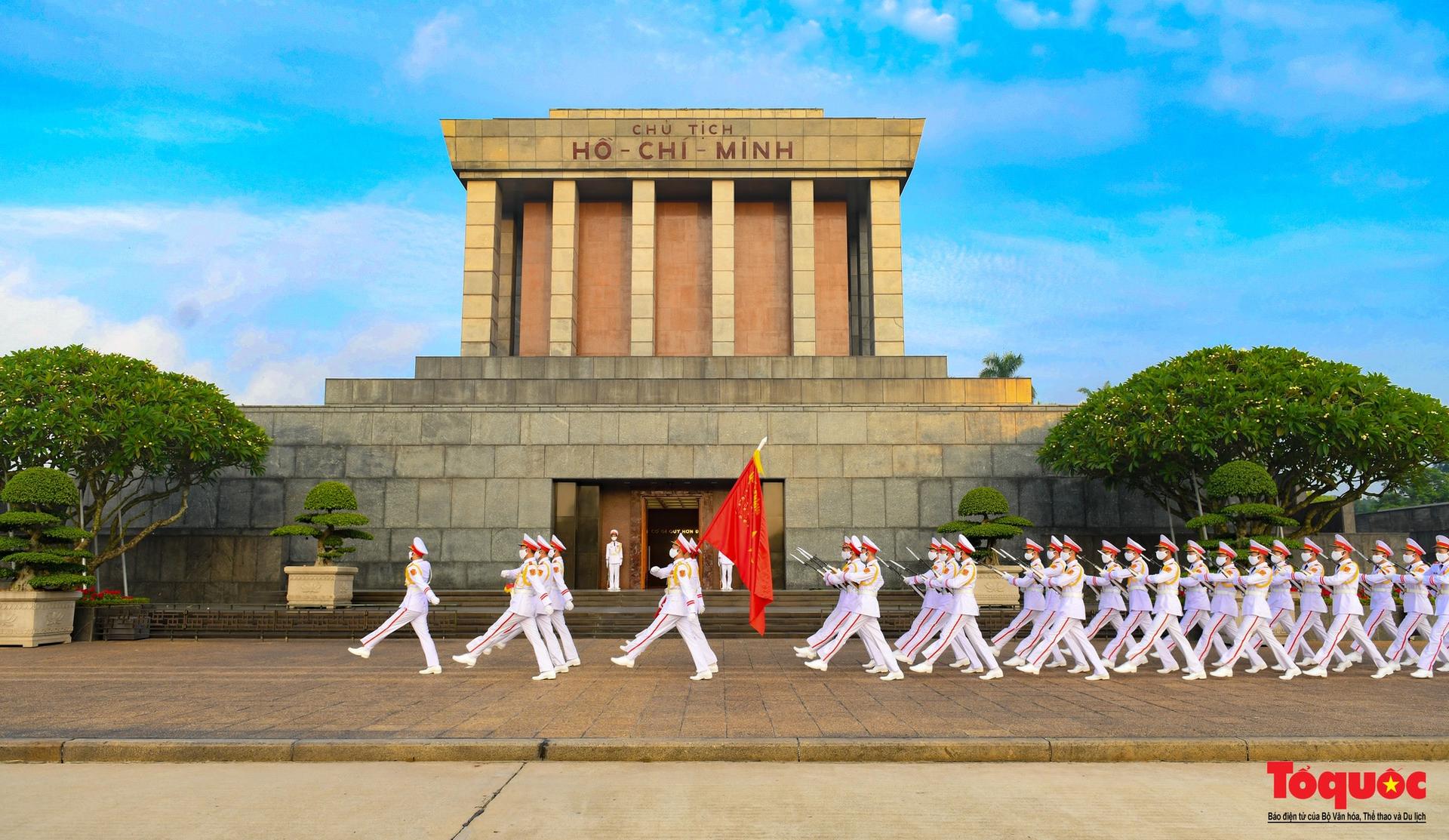 Hanoi City Highlights & Local Village Full-Day Tour - Thumbnail 9