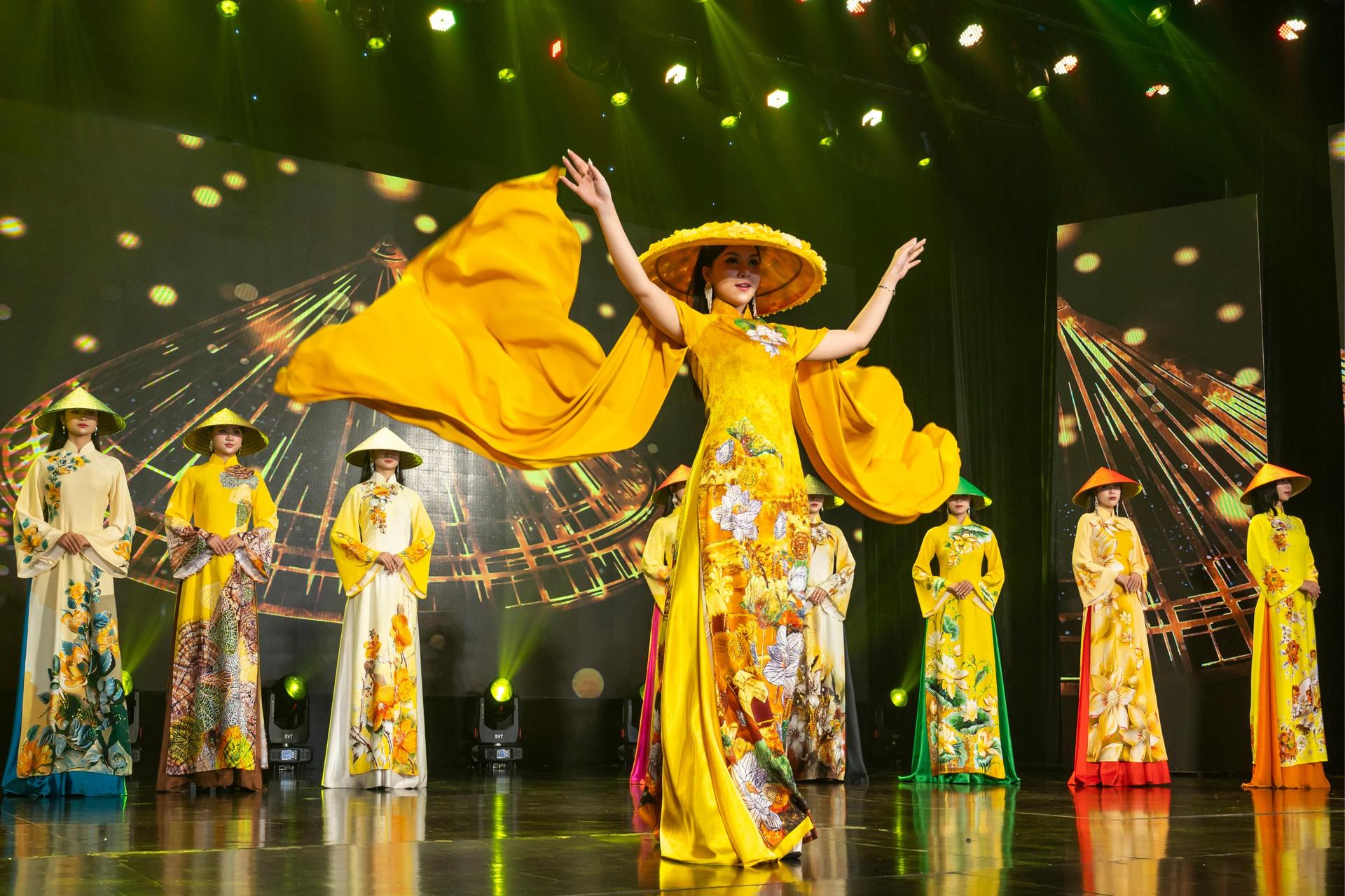 Ao Dai Show Ticket in Da Nang - Thumbnail 7