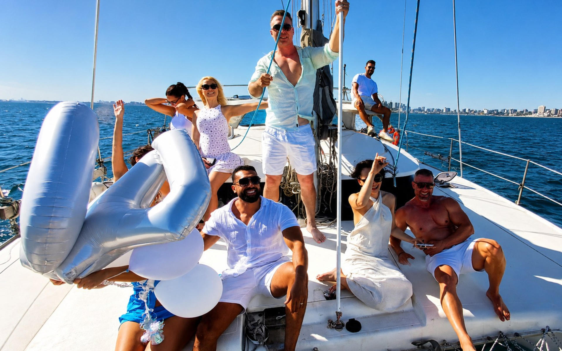 Catamaran cruise in Melbourne - Thumbnail 4