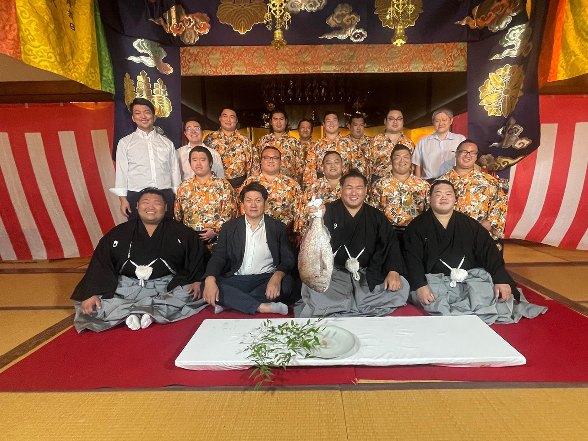 Tokyo Sumo Practice Viewing Guided Tour and Photo with Sumo Wrestler - Thumbnail 8