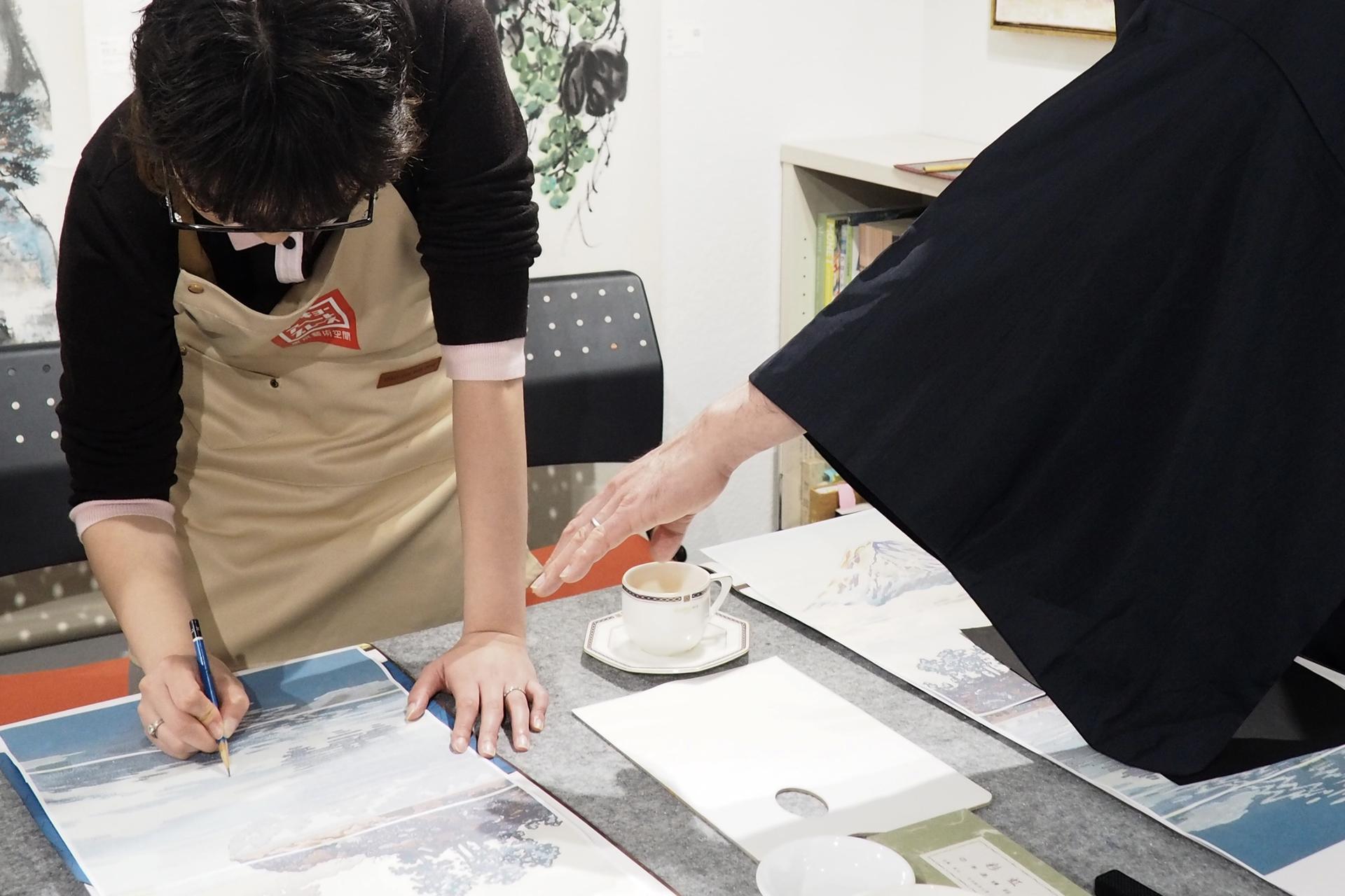 Tokyo Ginza: Japanese Style Painting Workshop - Thumbnail 6