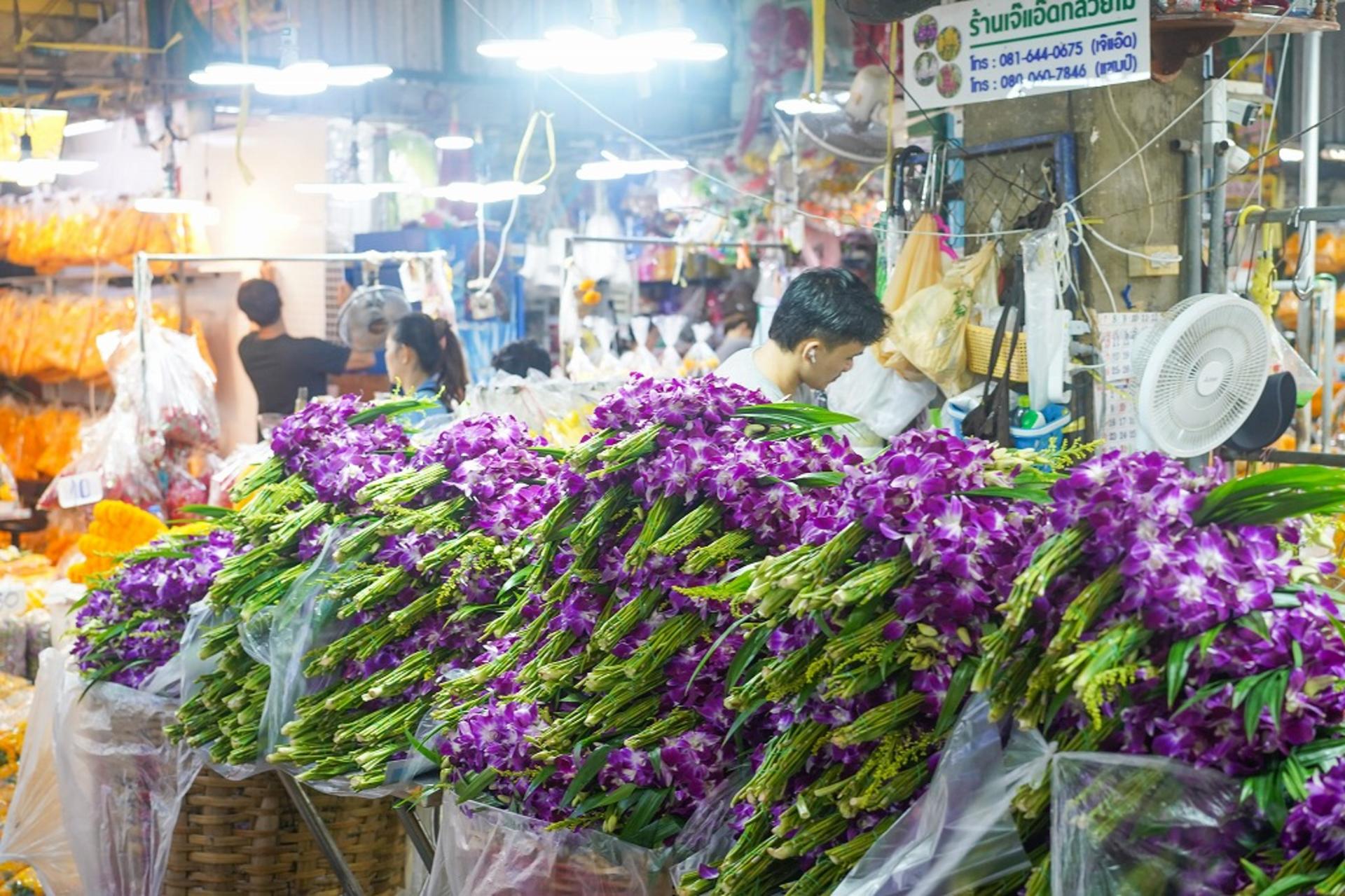 Wat Pho, Wat Arun & Flower Market Guided Walking Tour in Bangkok - Thumbnail 46