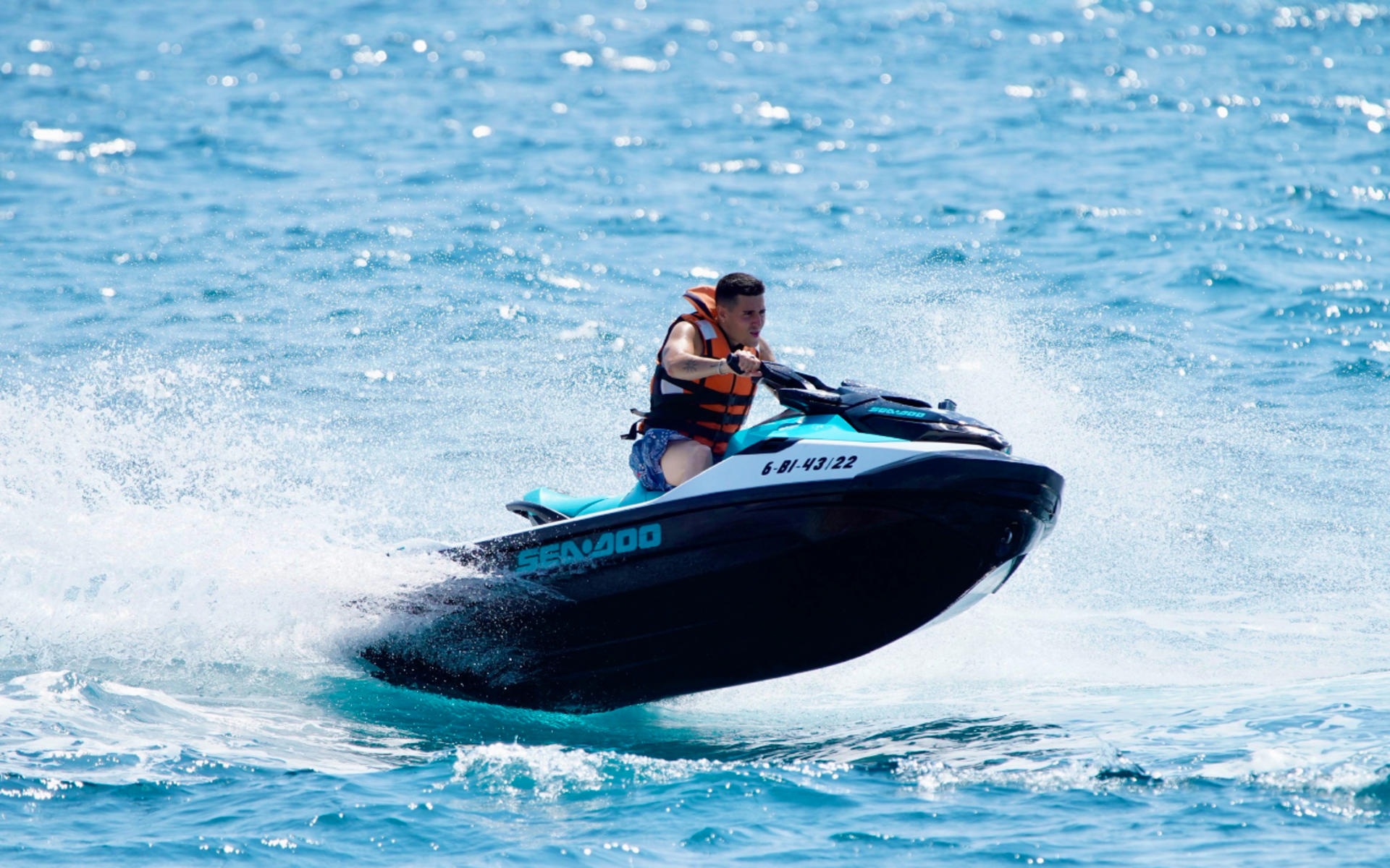Jet ski and supercar driving experience in Barcelona - Thumbnail 3