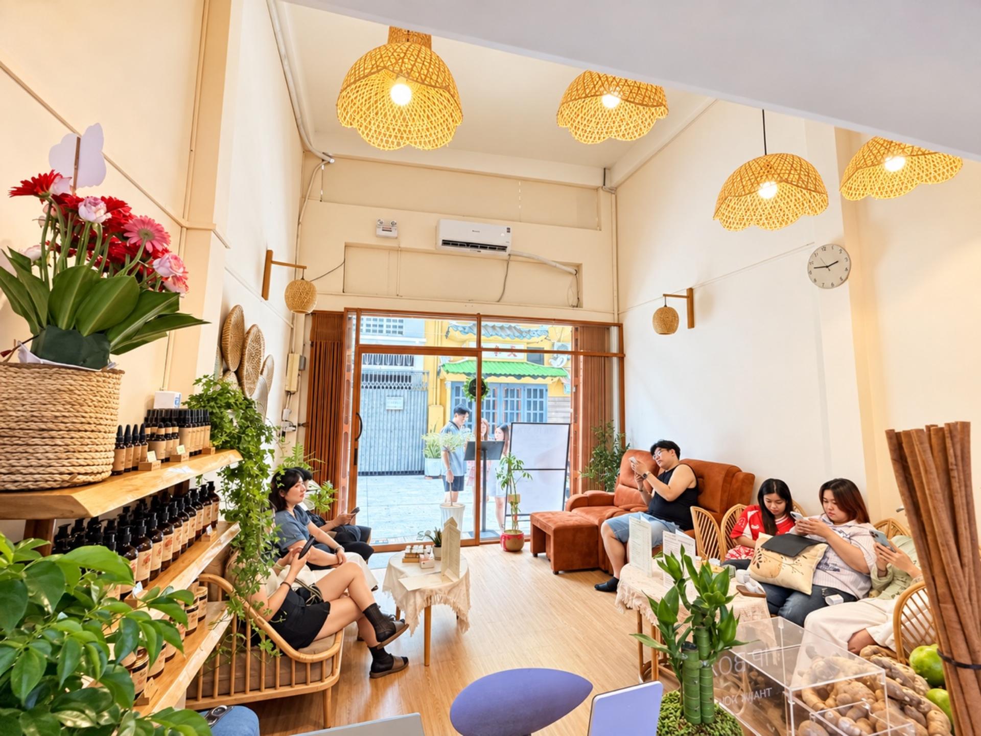 Chi Tu Head Spa  & Massage Vo Van Tan Branch, Ho Chi Minh City - Thumbnail 3