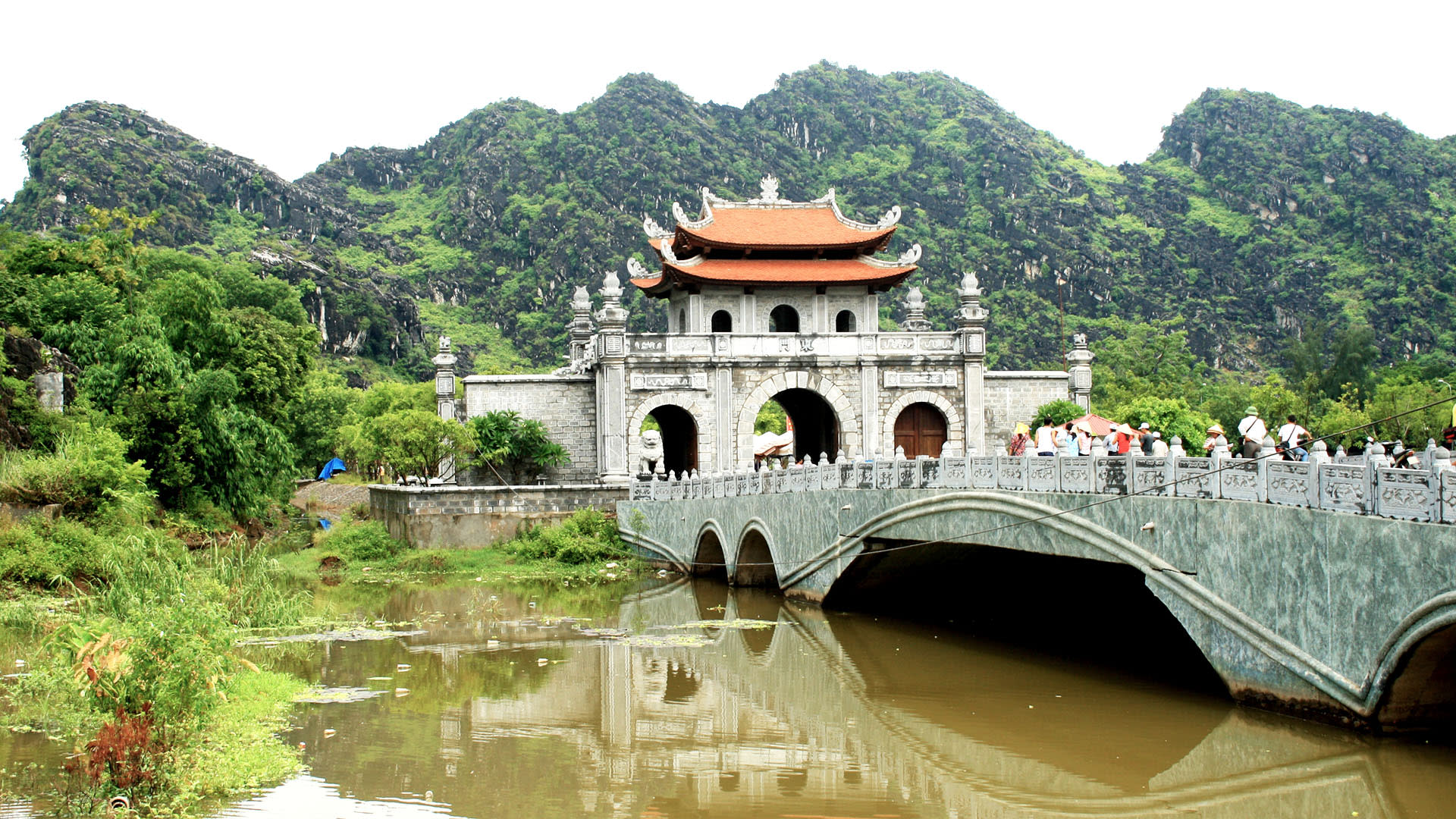 Best of Ninh Binh Tour: Hoa Lu, Bai Dinh, Trang An/Tam Coc, Mua Cave - Thumbnail 9
