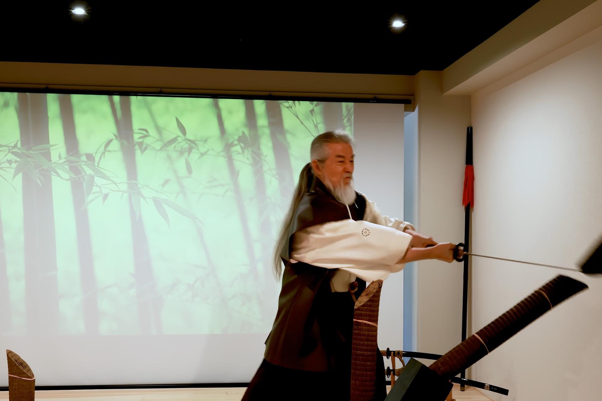 Kyoto: Samurai Sword Workshop with Master Lee Murayama - Thumbnail 9