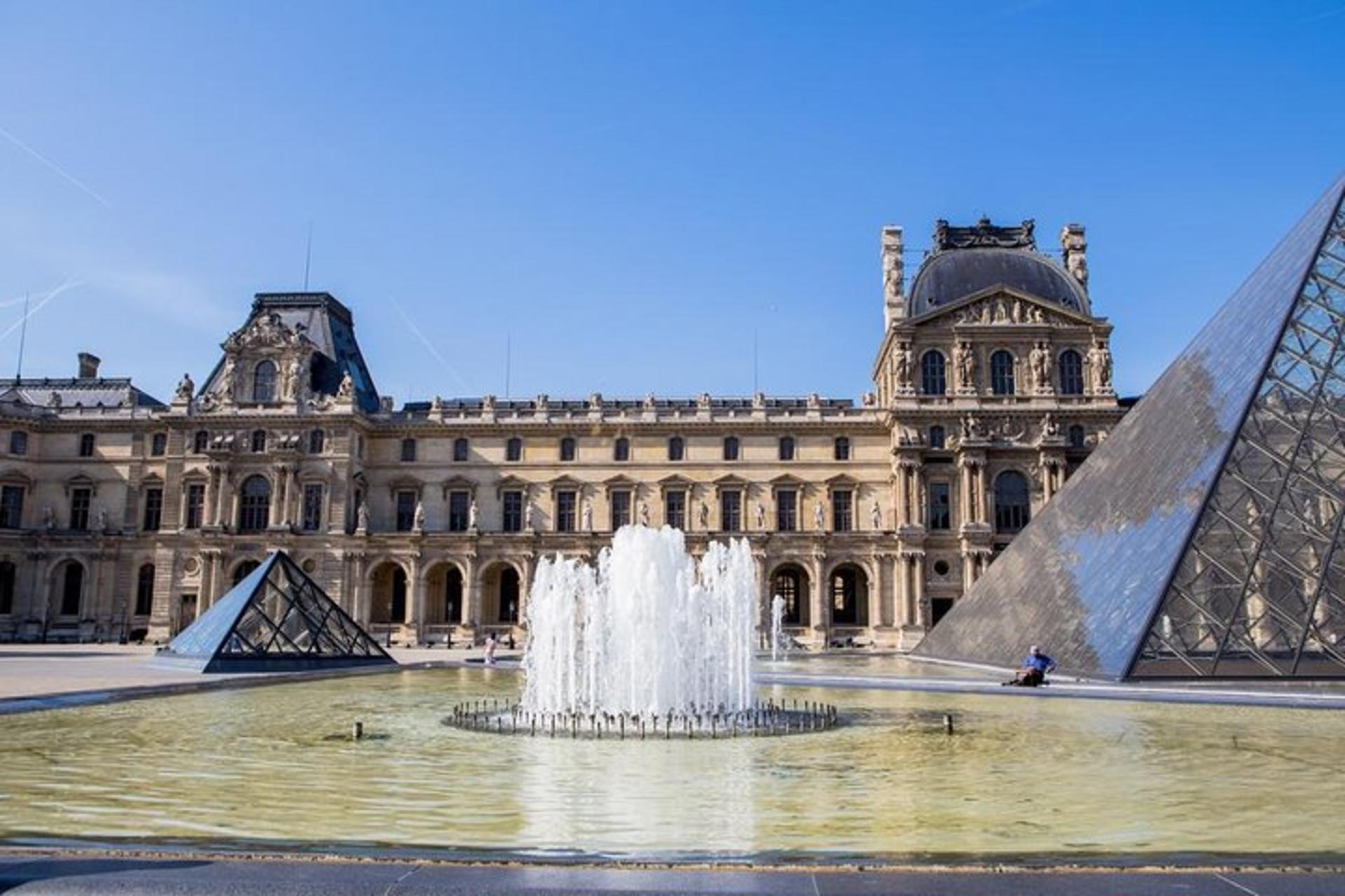 Must-Sees of the Louvre Museum - Thumbnail 4